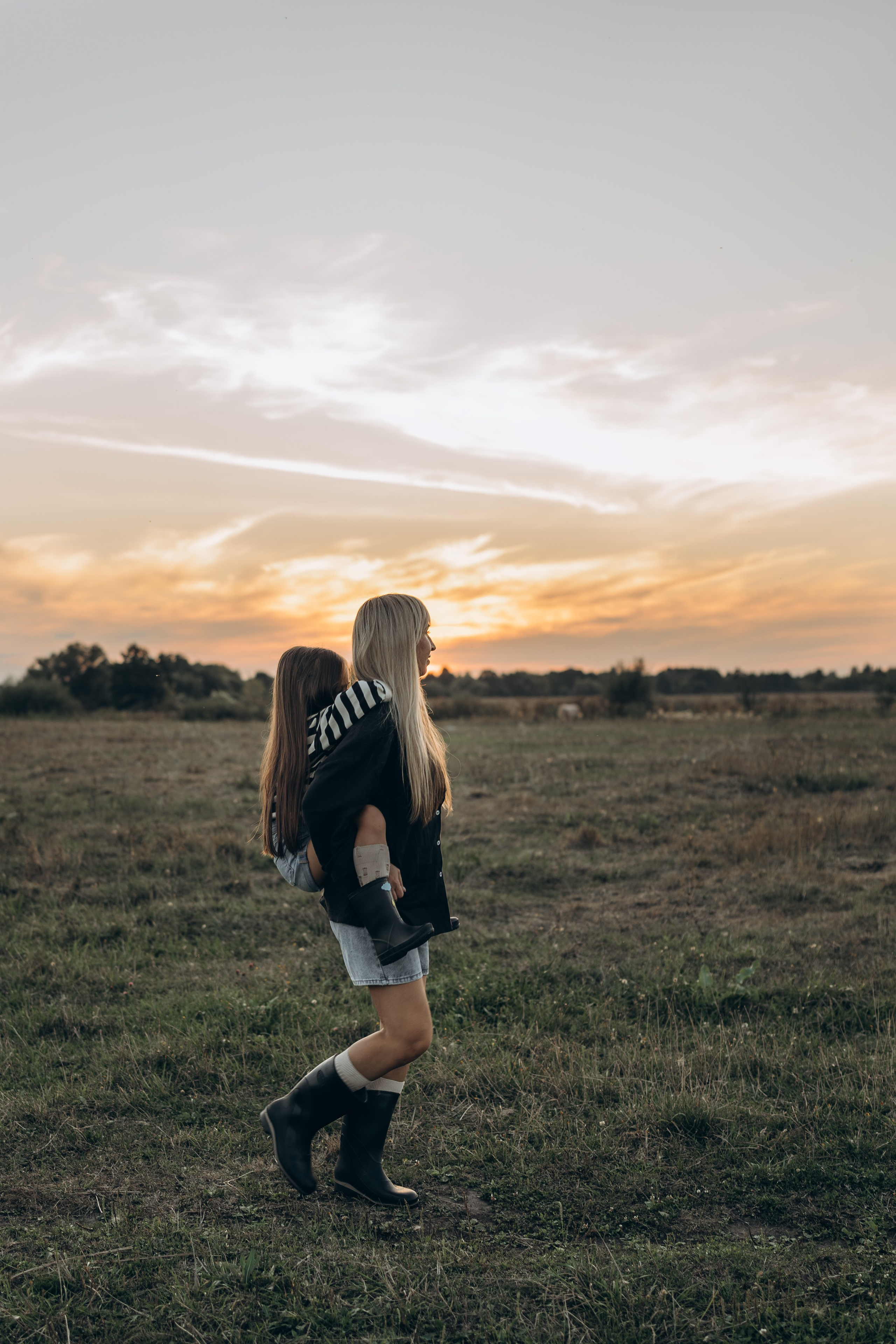 Детство, лошади, природа. Семейный фотограф Москва. Фотограф беременности и материнства Москва