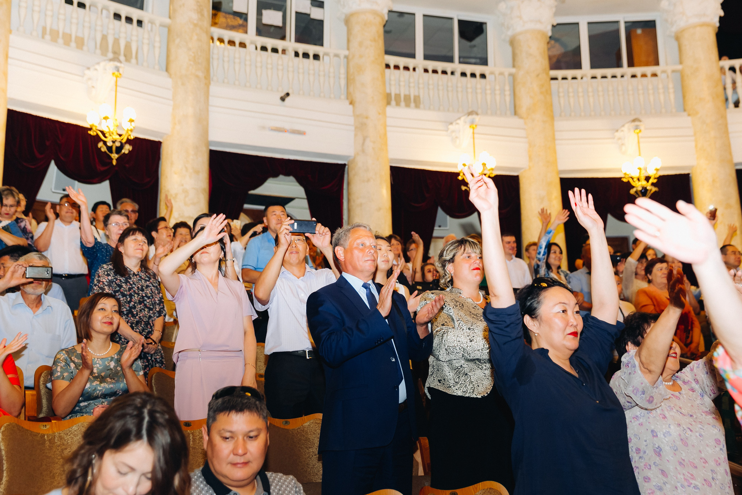 Вручение аттестатов 14 Гимназия. Свадебный и семейный фотограф в Улан-Удэ