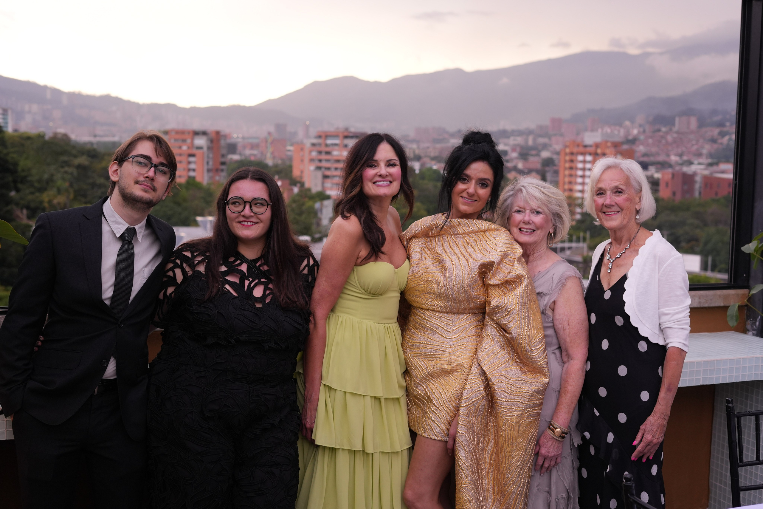 Olivia and Zack / 1 wedding day. Wedding Photographer in Barcelona and Medellin