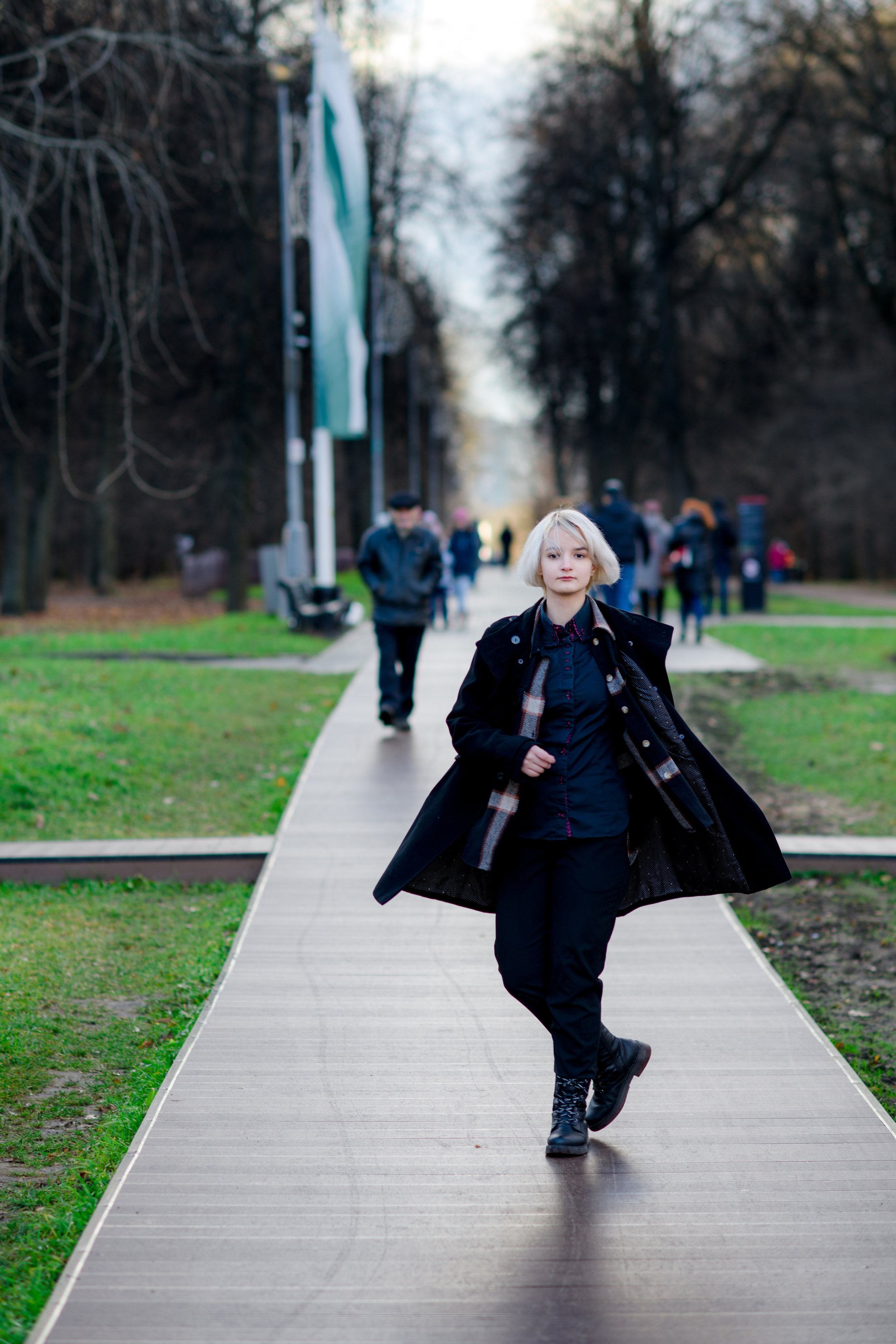 Фотосессия девочки подростка в осеннем саду. Главная