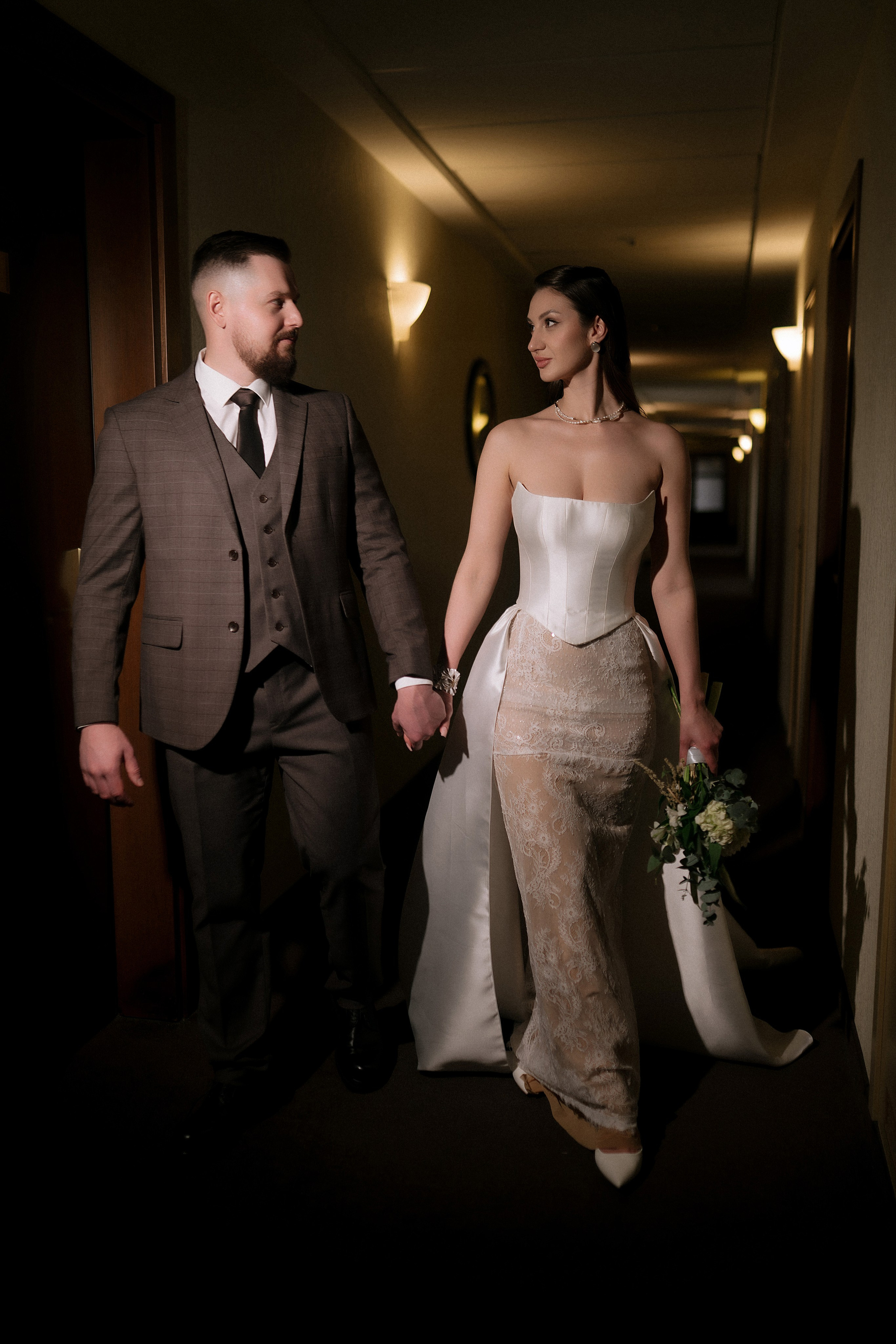 Утро жениха и невесты | Арина и Игорь в отеле Арт-бутик в Воронеже. Фотограф Карина Шмулёва. Воронеж и область