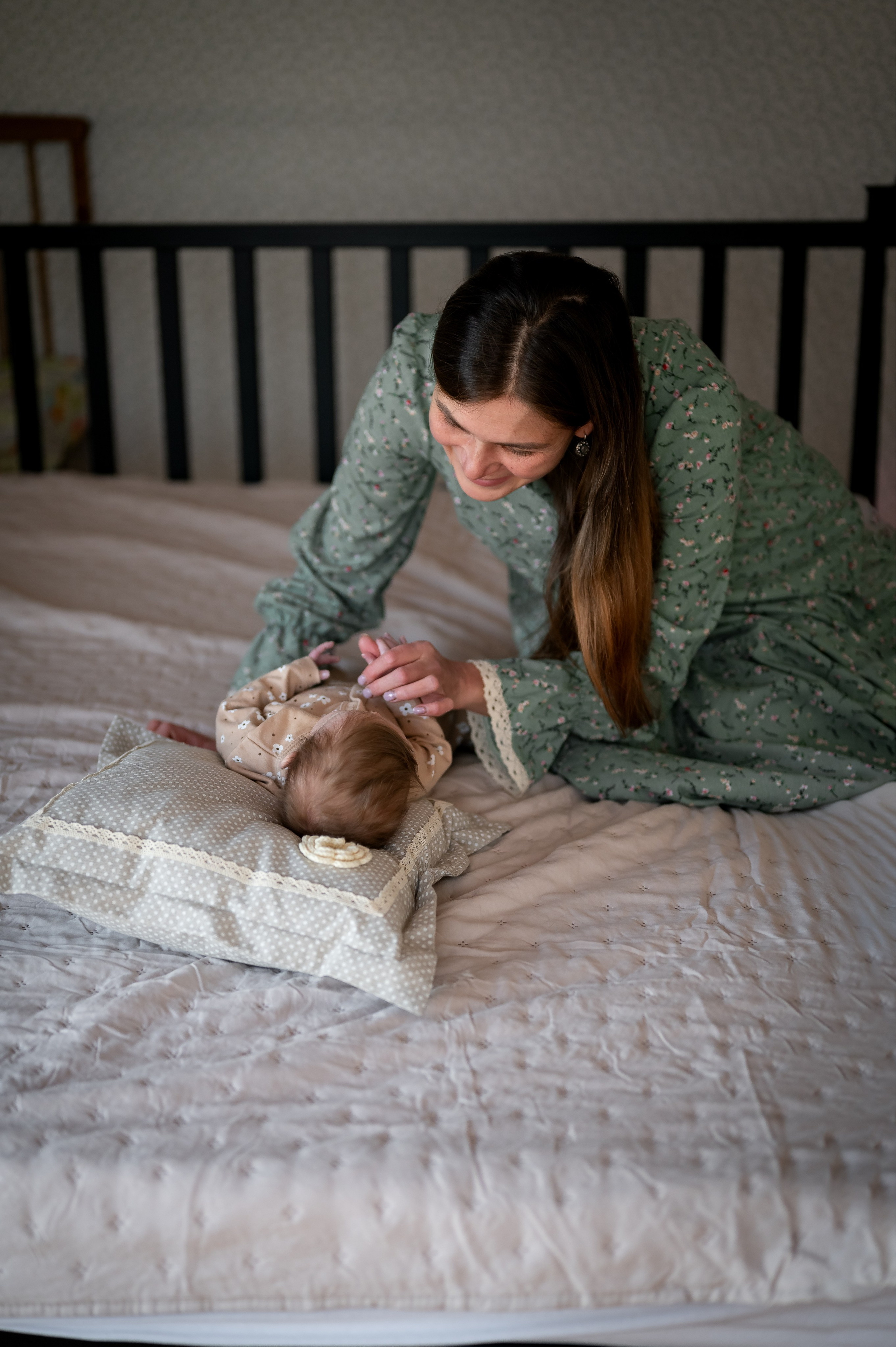 Родители с новорожденным малышом. Фотограф новорождённых, семейный, школьный в городе Калуге Евгения
