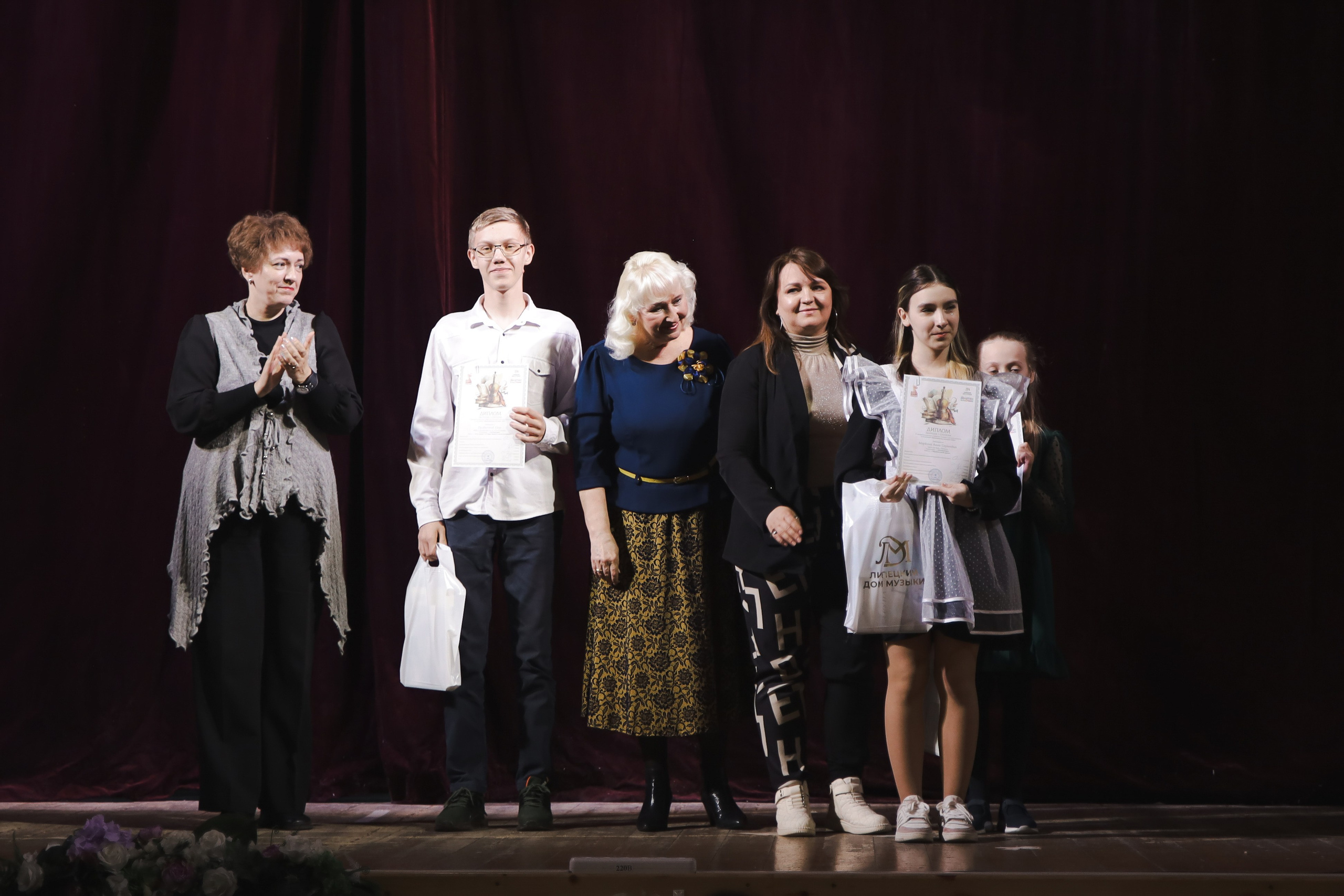Фотоотчет с награждения стипендиатов города Липецка