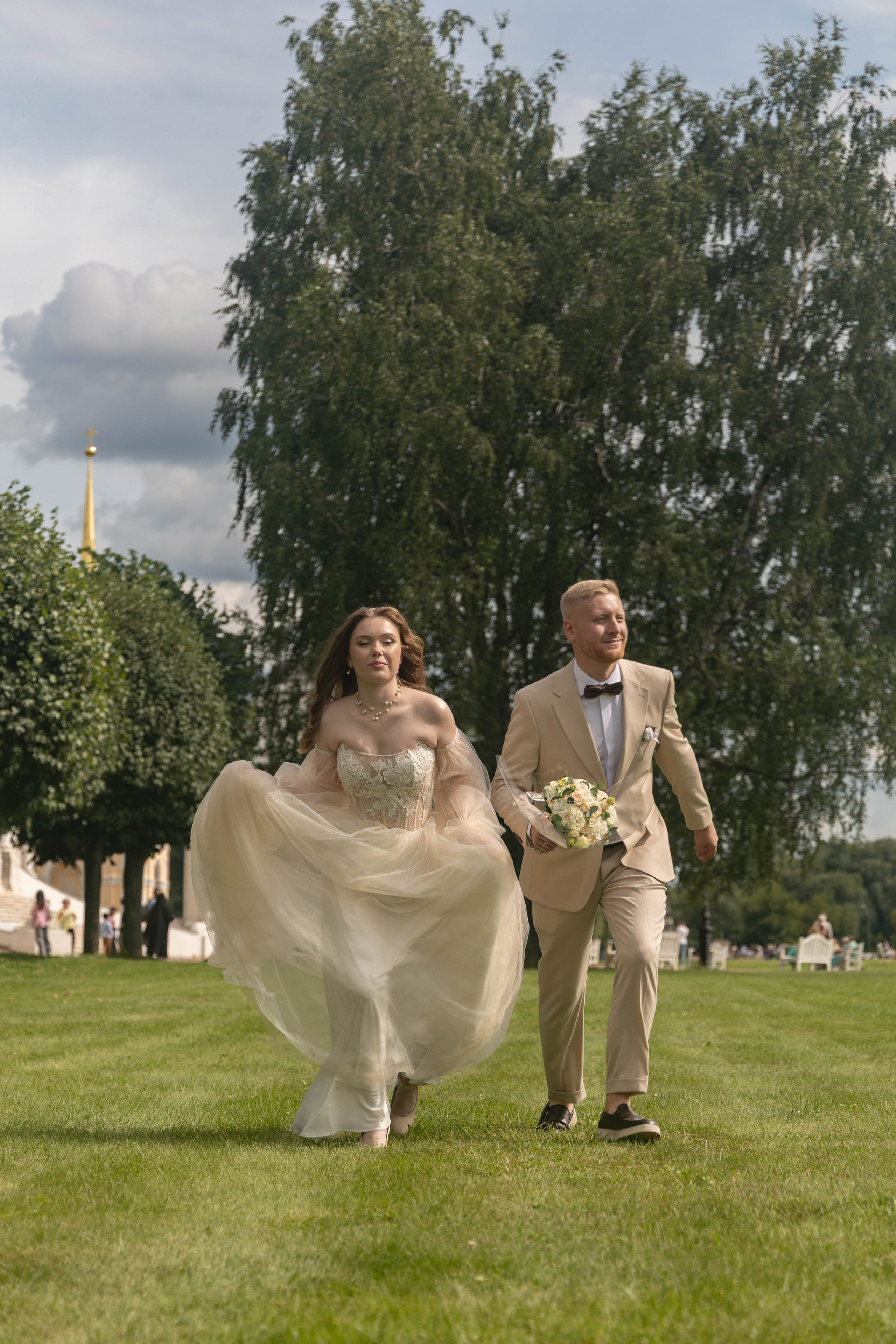 Свадебная фотосессия свадебный фотограф Татьяна Марсуверских свадебная фотопрогулка Москва Жуковский. Фотограф для маркетплейсов, фотоуслуги в Жуковском Татьяна Марсуверских