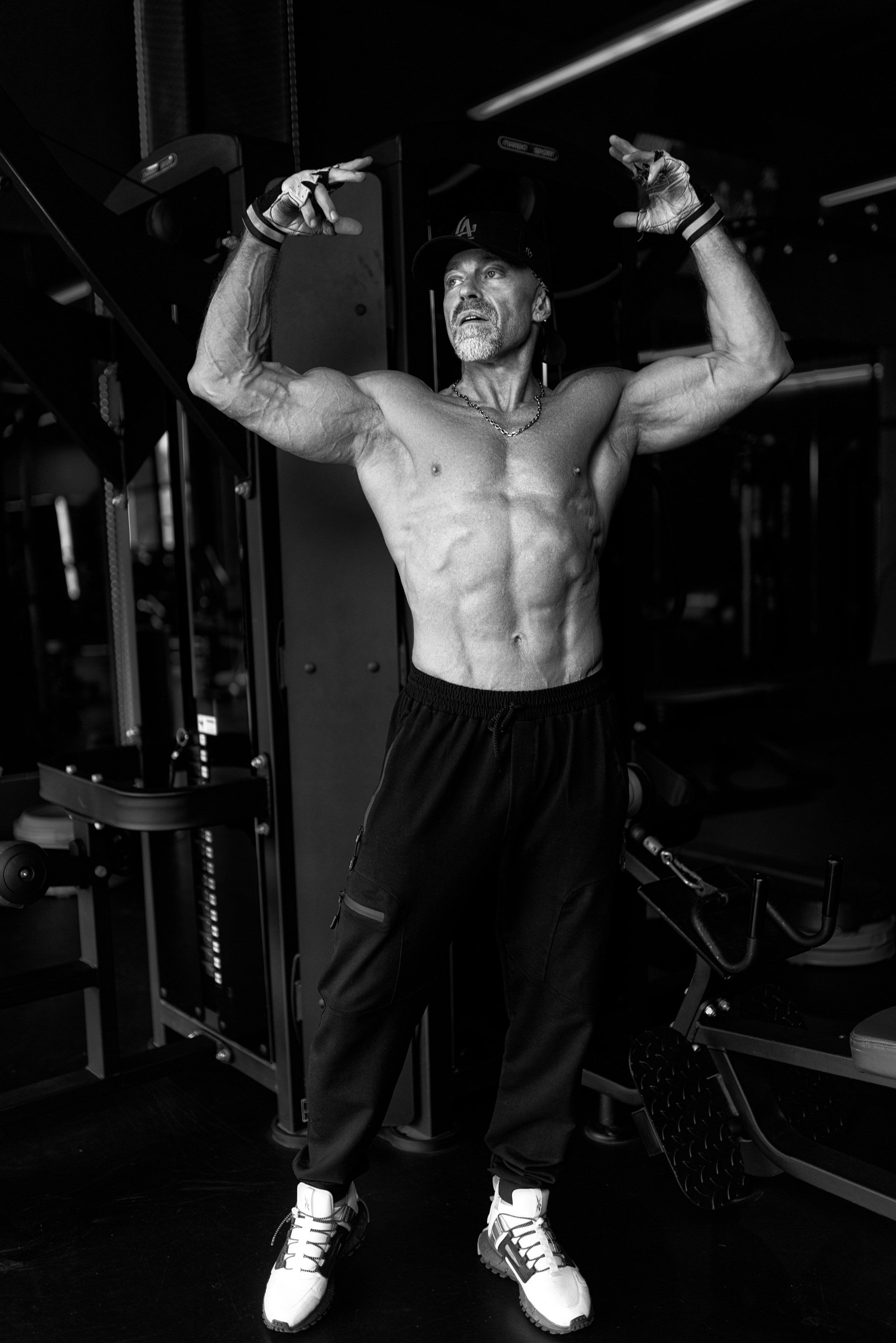 Съемка с Александром в тренажерном зале для контента. Дмитрий Шульгин, портретный фотограф в Воронеже