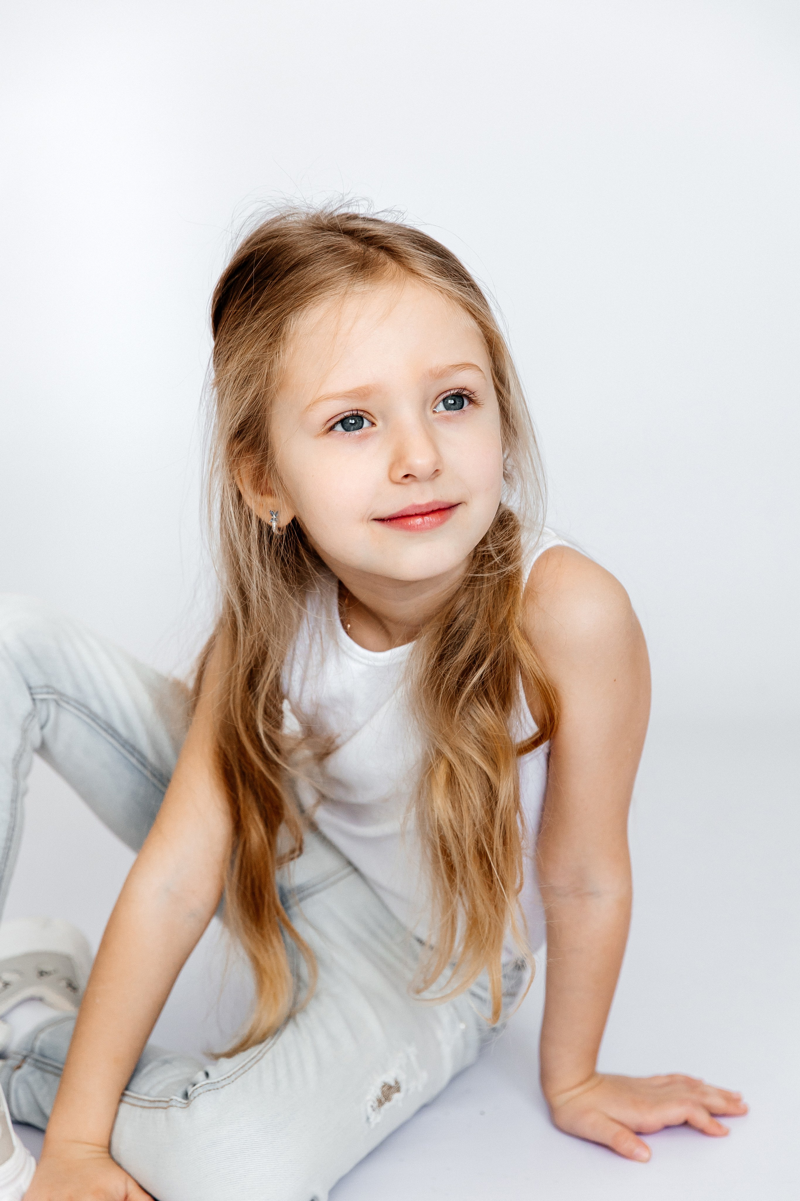 Белый фон. Детский фотограф, выпускные альбомы в Нижнем Новгороде Бодягина Мария