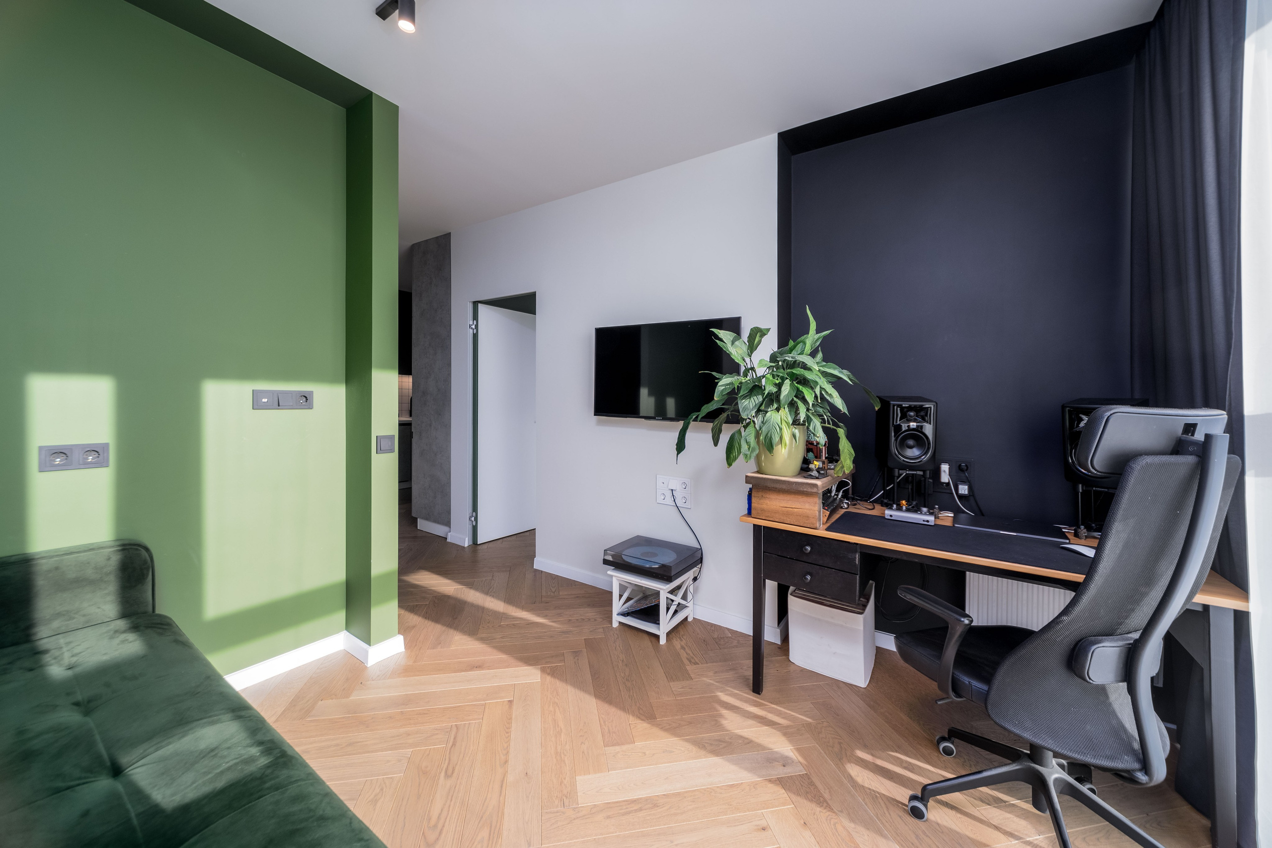 Фотограф Sakavita Media - интерьер гостиной в двухкомнатной квартире в ЖК Минск Мир