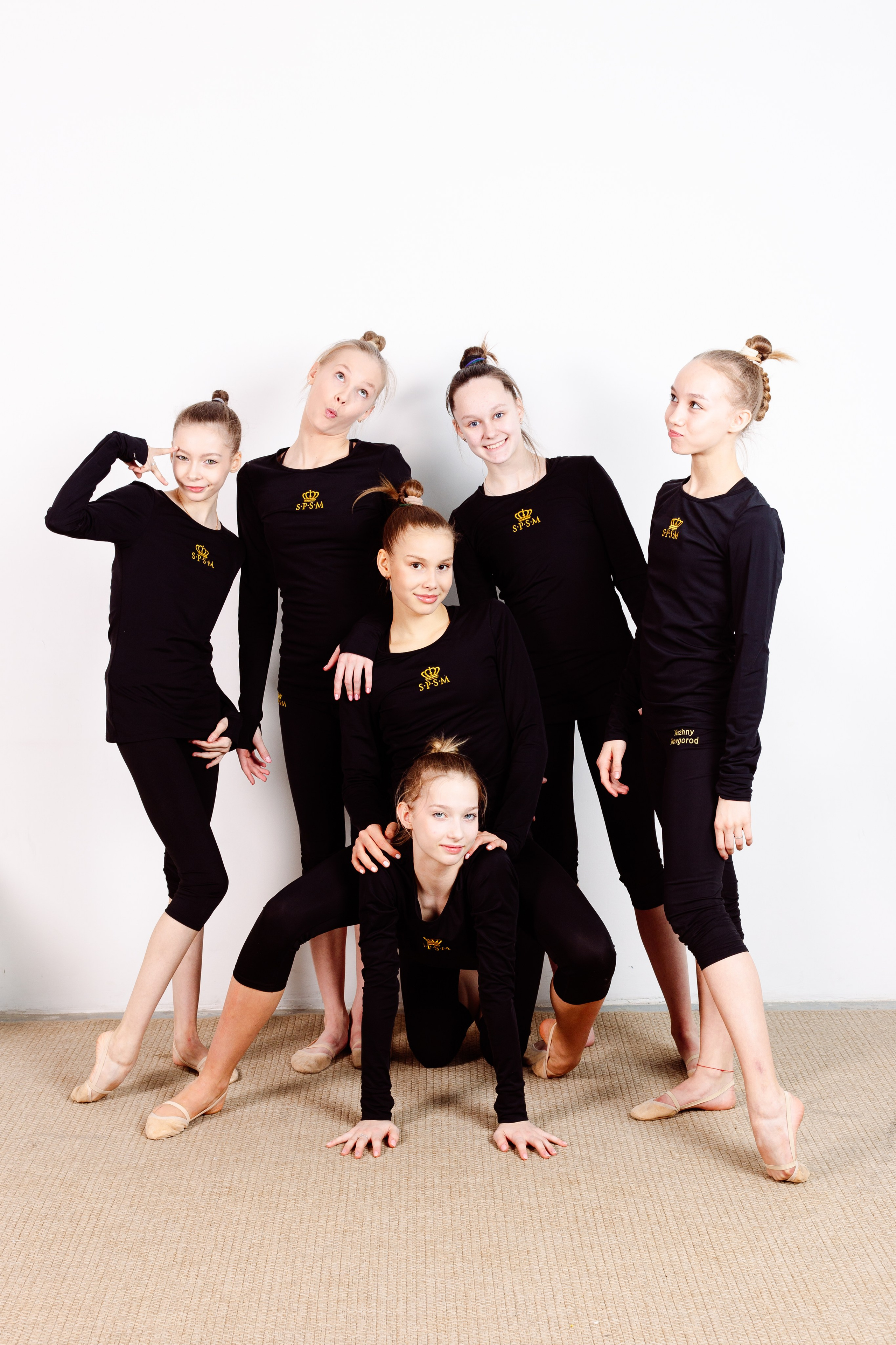 Фотографии Спортсменок в студии. Гимнастки сборной России фото. Групповое фото в Нижнем Новгороде.