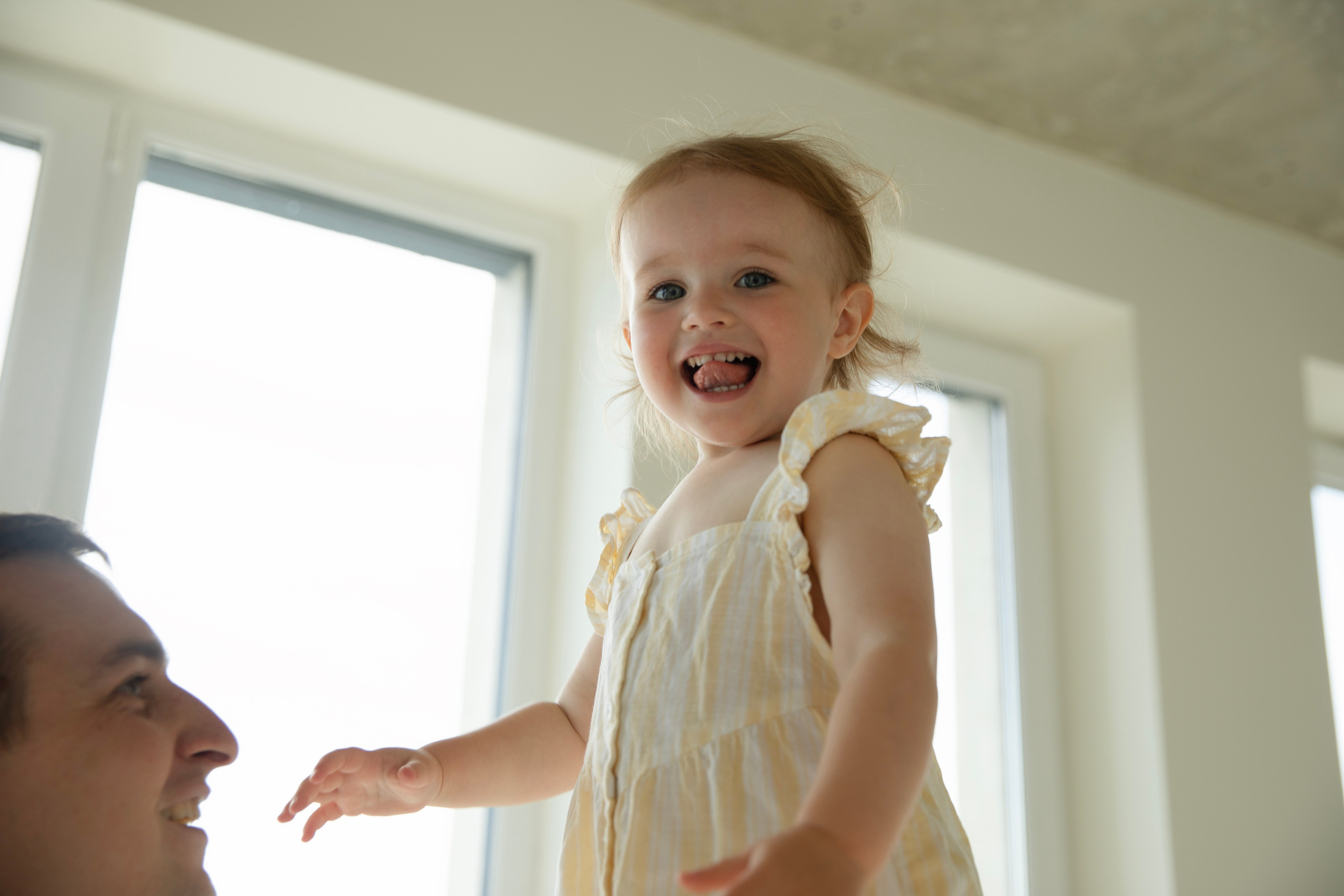 Домашняя съемка красивой семьи в солнечной квартире. Фотограф новорожденных, детский фотограф  Москва.Семейная съемка Москва. Семенова Анна