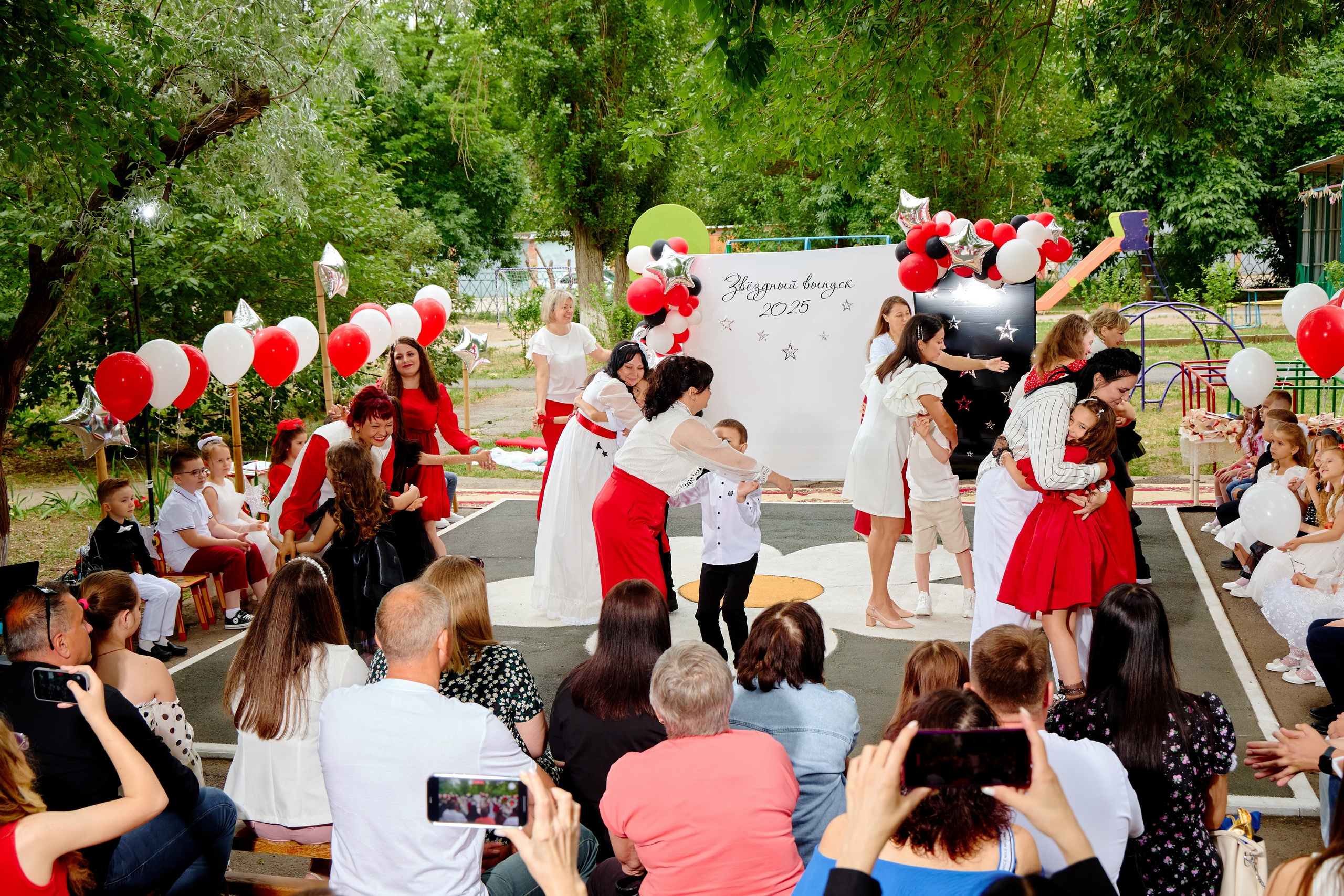 Выпускной 45 сад. Фотограф Выпускные альбомы Таганрог Сергей Коробченко
