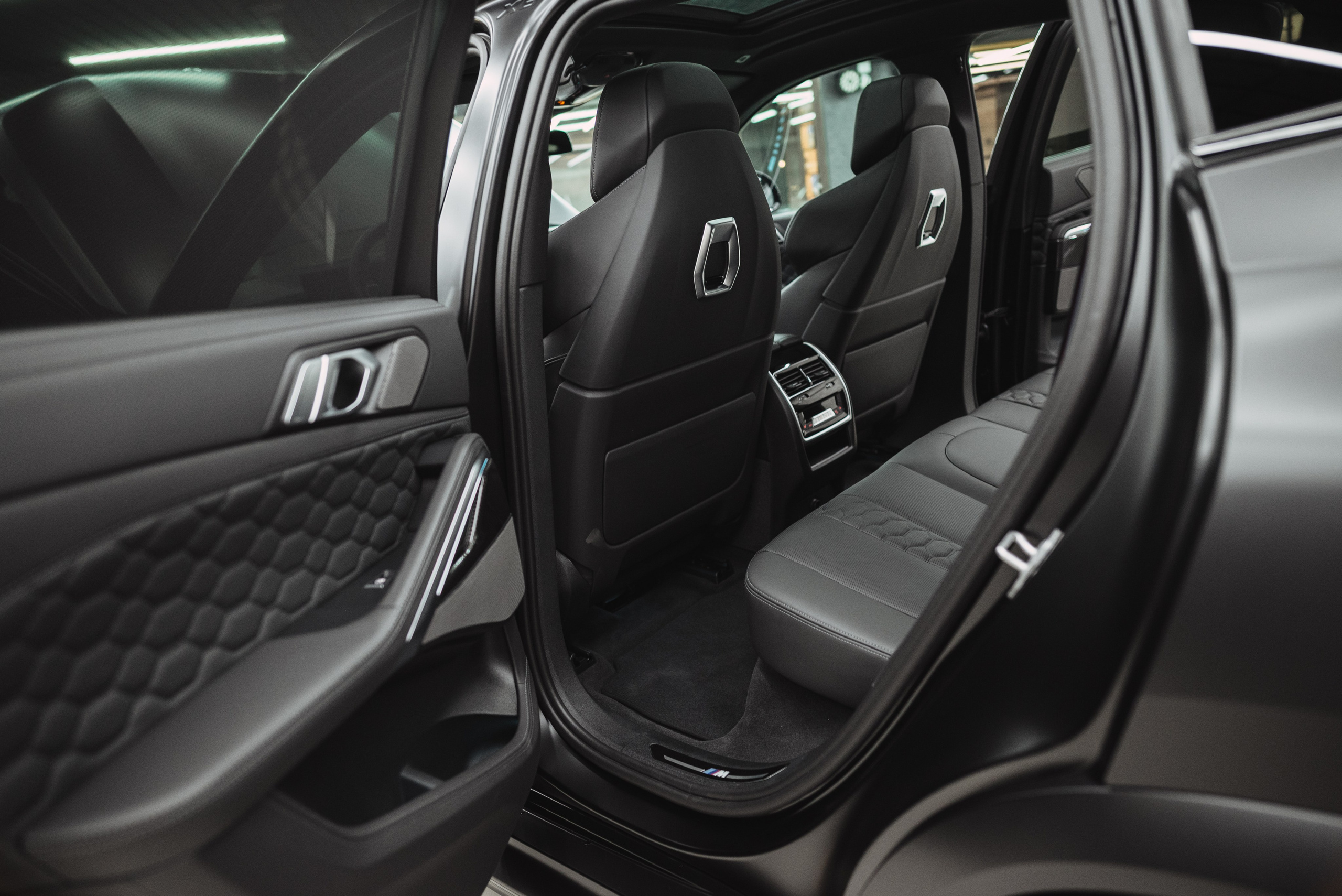 BMW X6M матовый. DeLorein