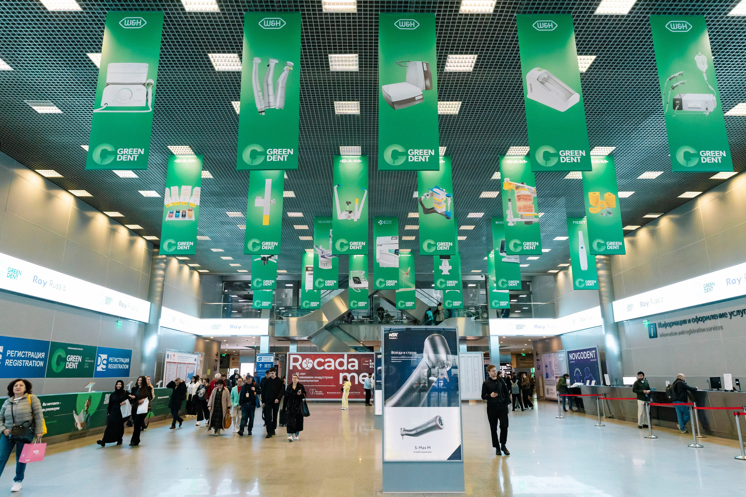 Стоматологическая выставка Dental Salon 2026. Профессиональный фотограф в Москве | Заказать фотосессию и съемку
