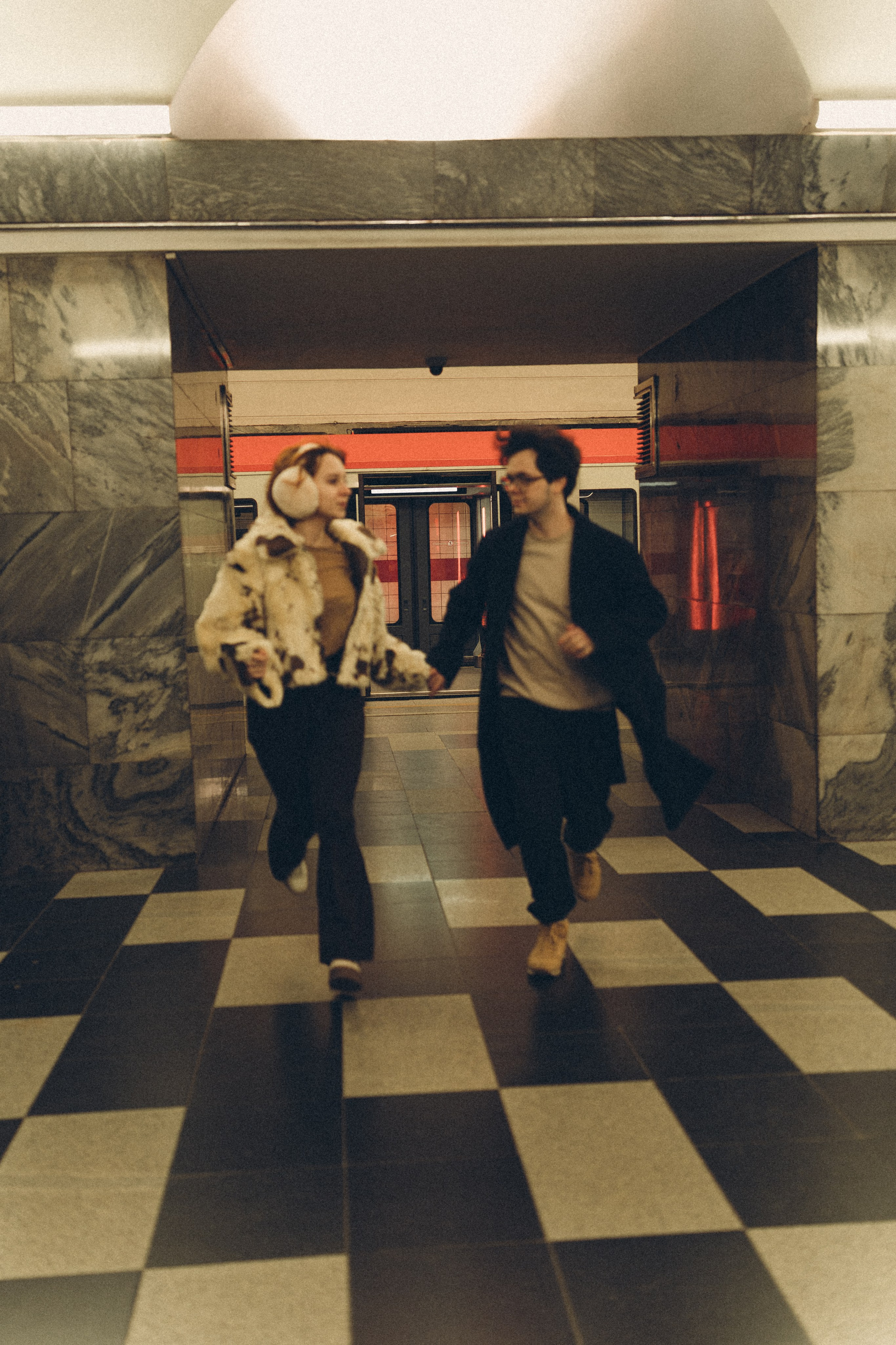 НОВОГОДНЯЯ ФОТОСЕСИИЯ ПАРЫ В МЕТРО ЛЮБОВЬ. Профессиональный фотограф, Санкт-Петербург — Виктория Богомолова