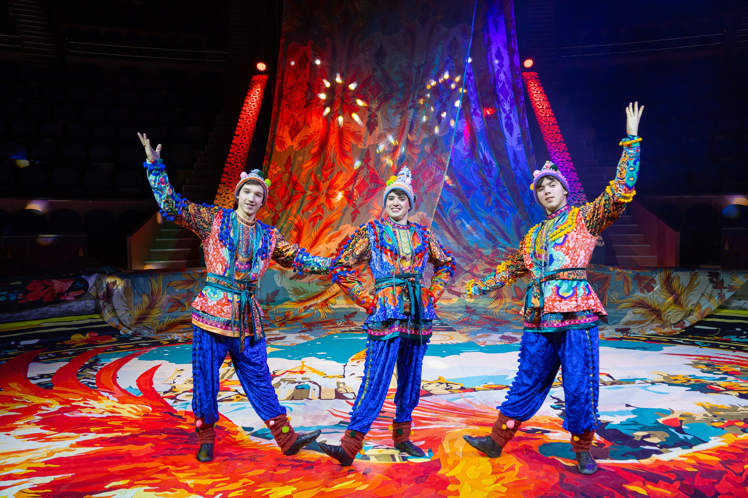 Цирк Жар Птица. Афиша. Семейный и Свадебный фотограф в Сочи