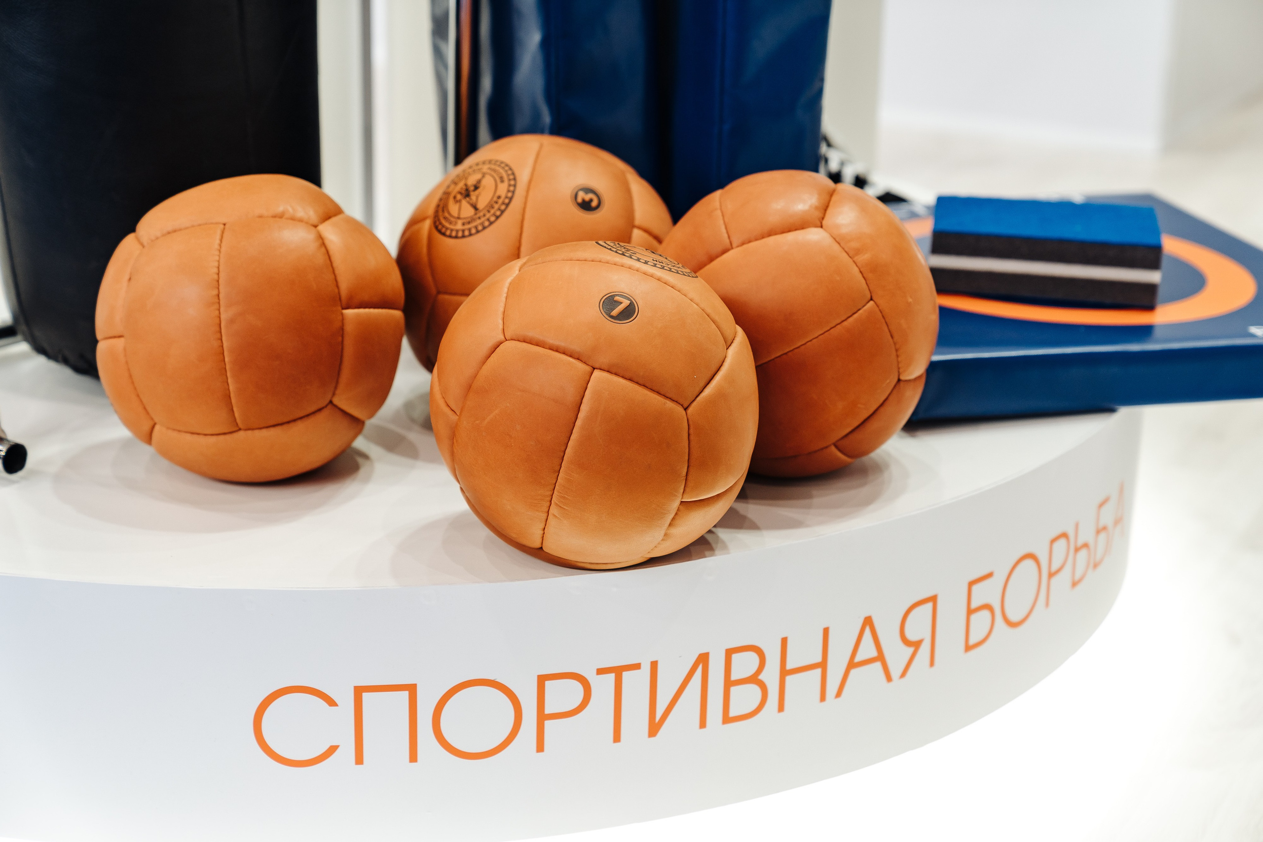 Медицинские мячи с надписью «Спортивная держава» — форум Казань Экспо
