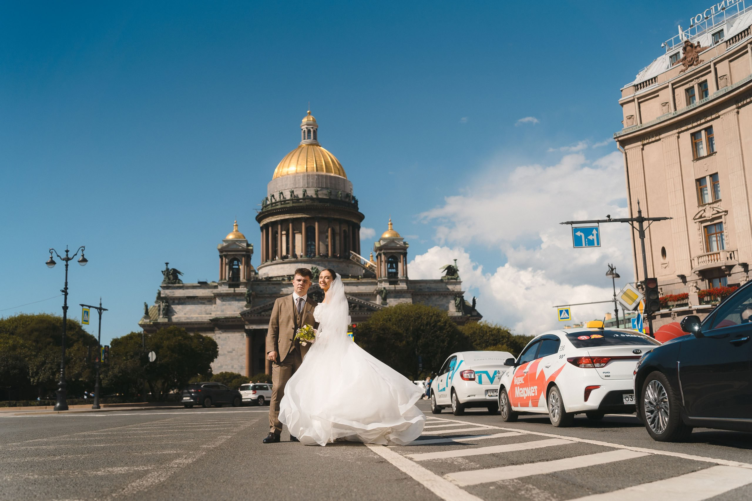 Лучана и Дима — свадьба в ЗАГСе Приморского района и прогулка у Исаакия. Свадебный фотограф Дмитрий Родионов — Санкт-Петербург и Ленинградская область