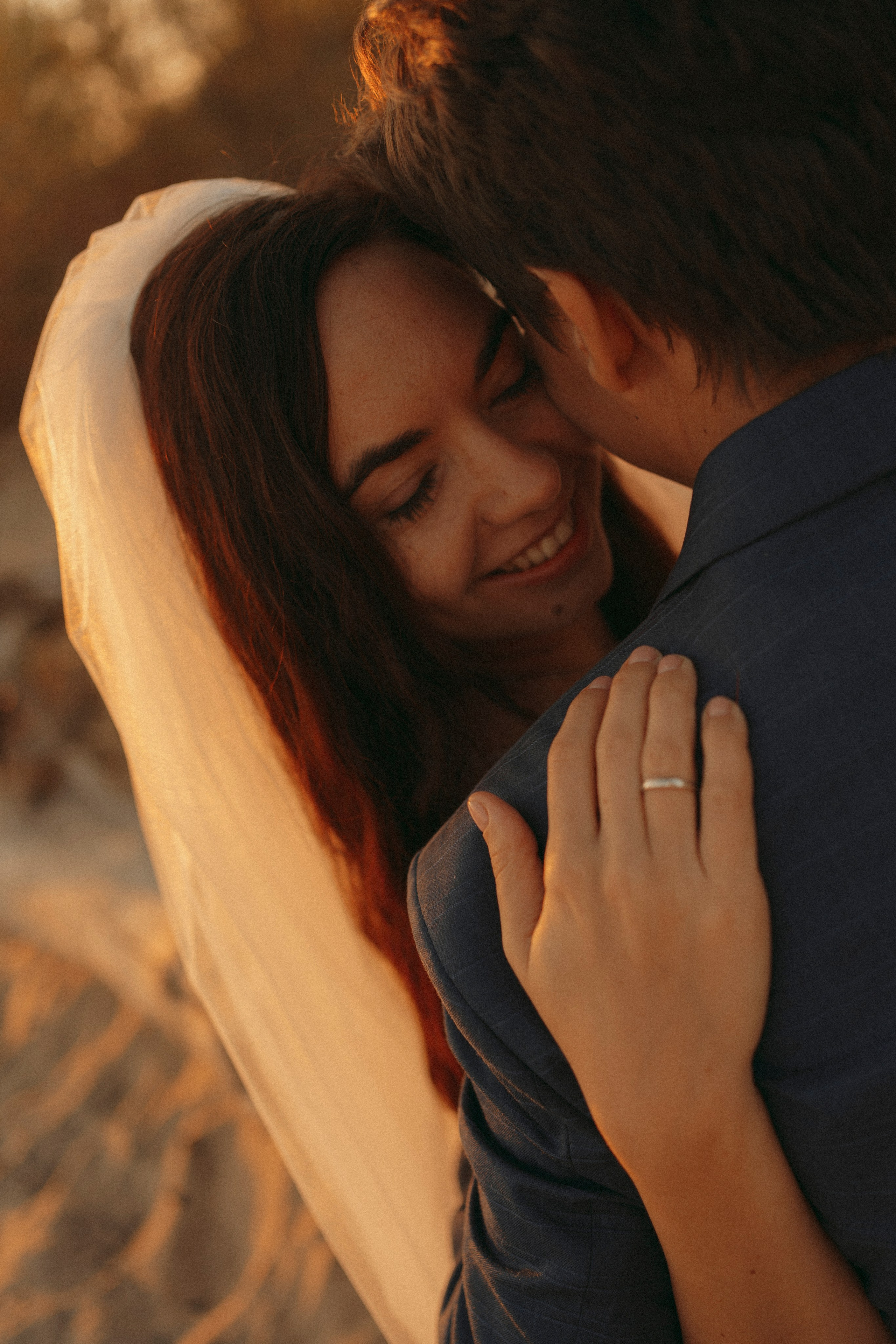 Love Story в свадебных нарядах на берегу реки. Портретный фотограф в Казани, Красной Поляне и Сочи Анна Кузнецова