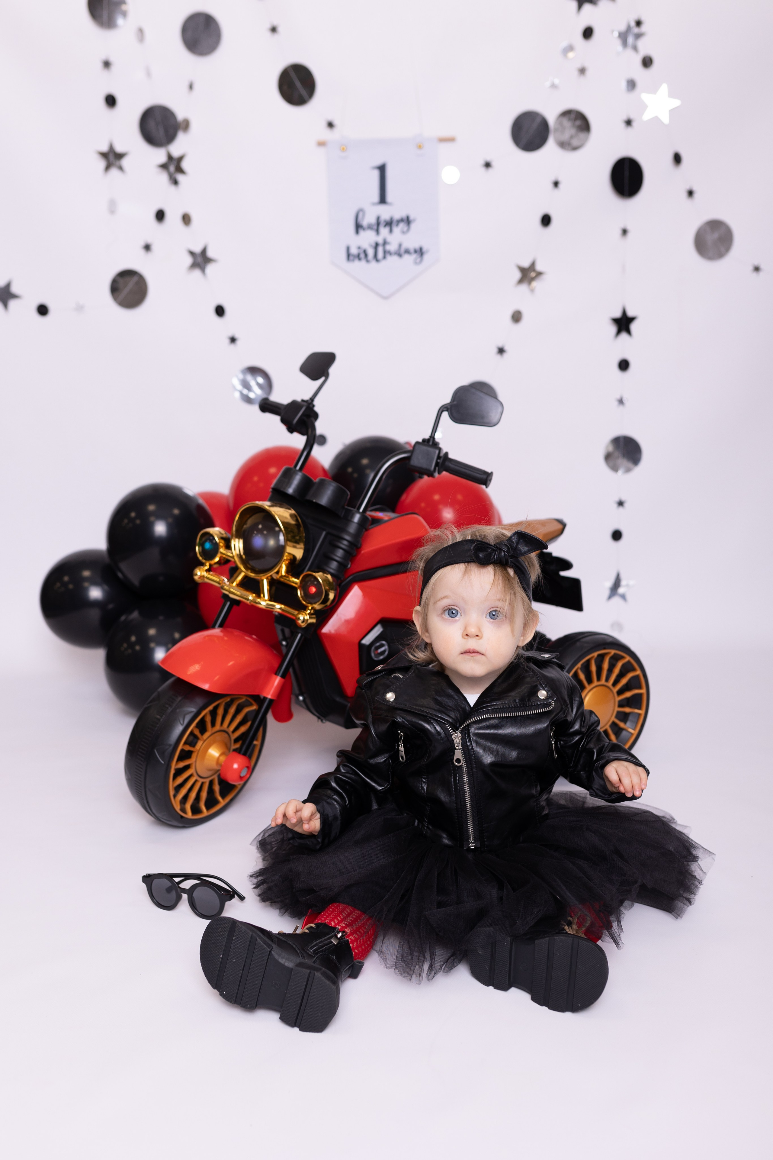 Фотозона с мотоциклом. Фотограф новорожденных. Детский и семейный фотограф Марьяна Юдина