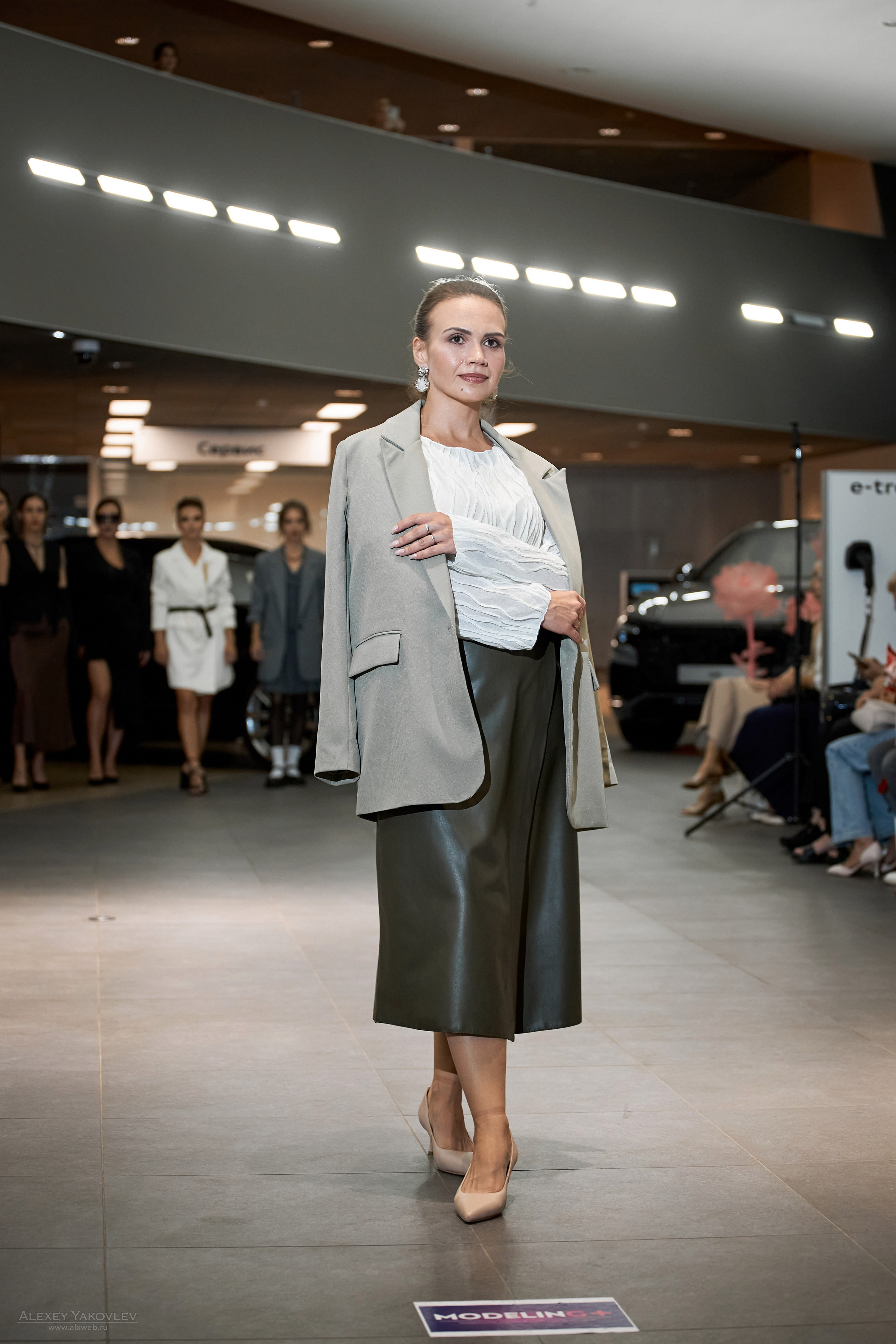 Модный показ PRE-FALL модельной школы Modeling+. Фотограф Алексей Яковлев