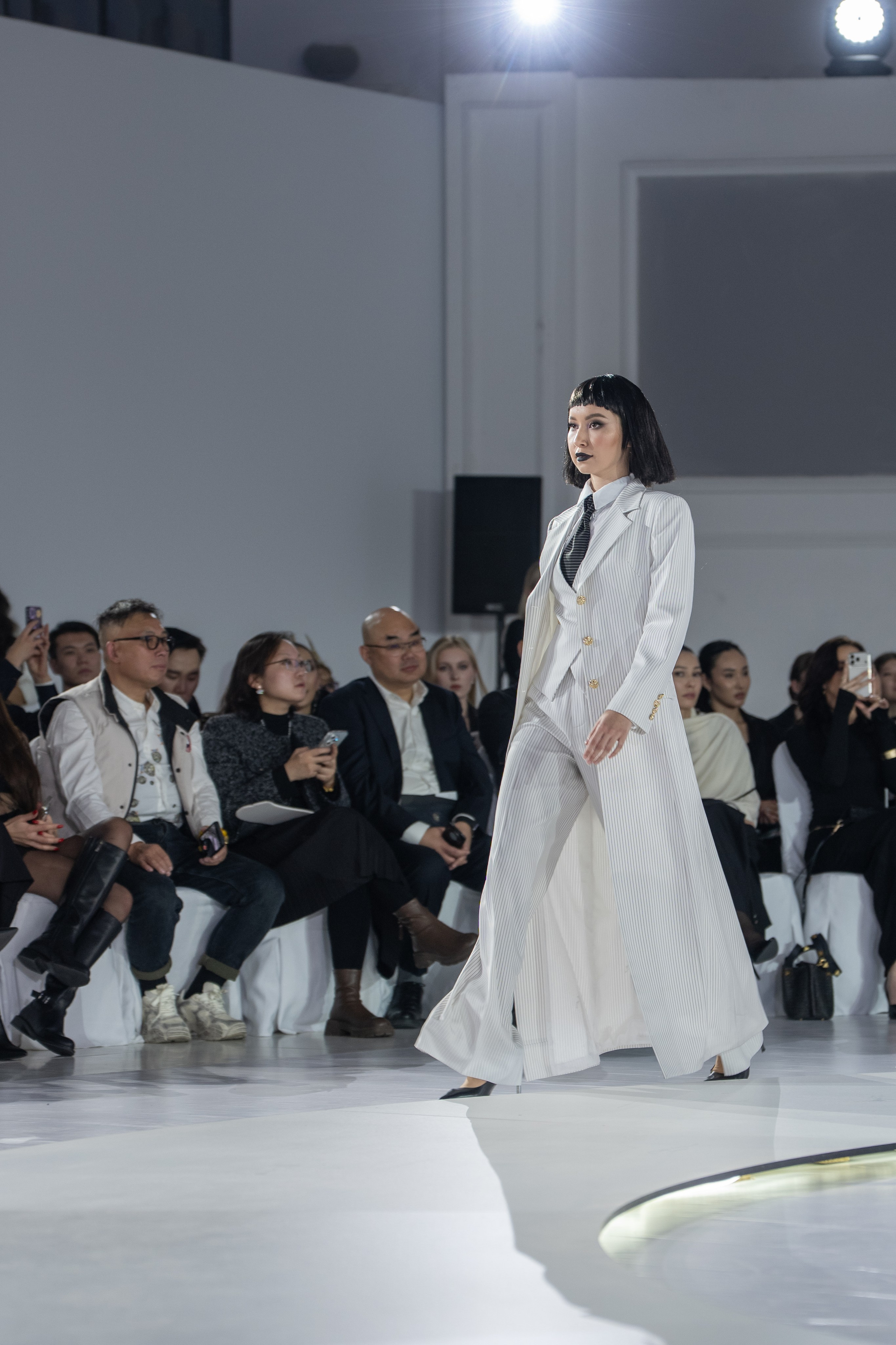 Дизайнер Umed Kuchkaliev. Сайт Алматинского НЮ АРТ, будуар и фэшн фотографа Дениса Карпенко