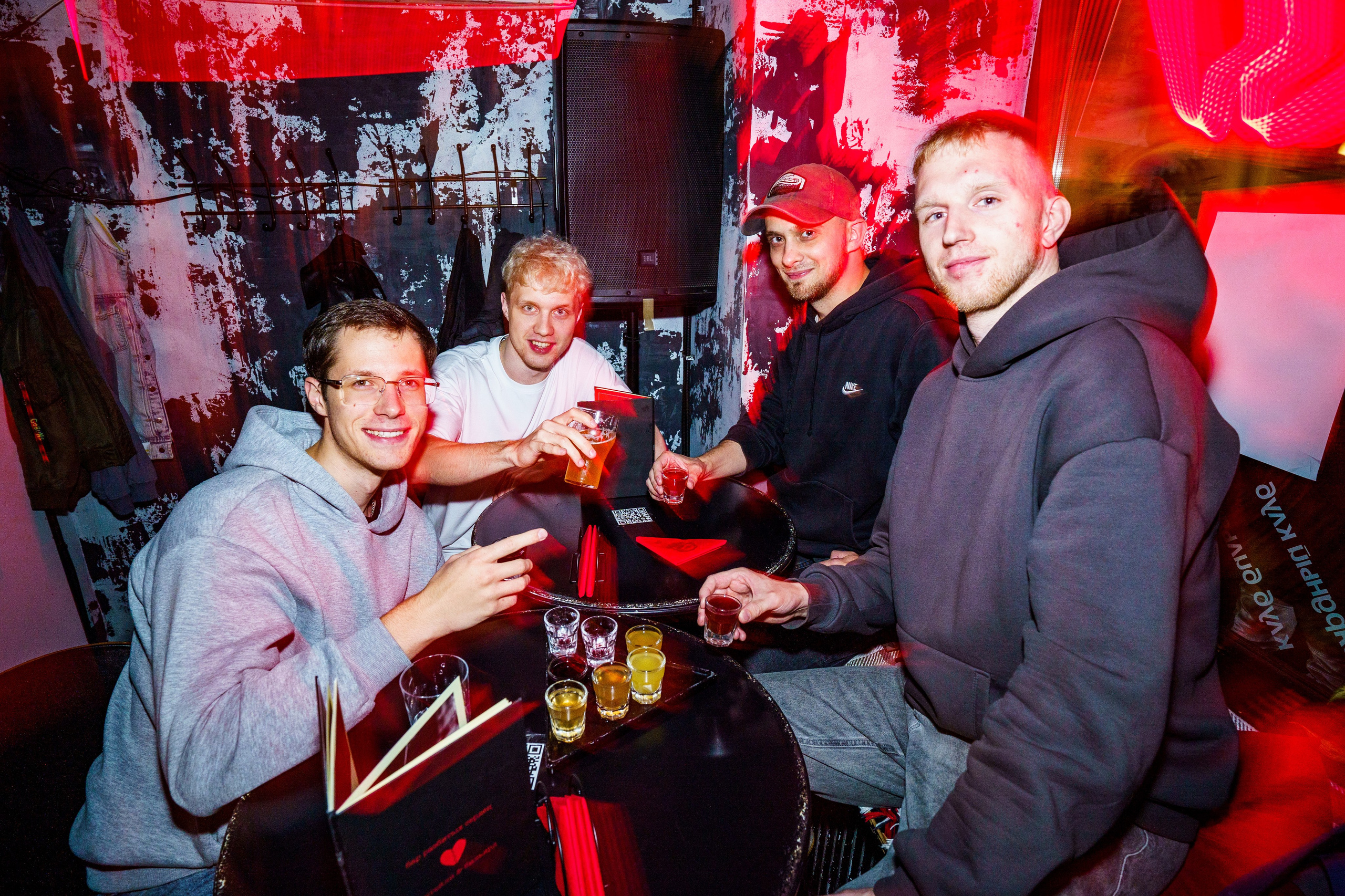 Из Сибири с любовью. Бар разбитых сердец. Концертный и репортажный фотограф в Санкт-Петербурге Слава Пахомов