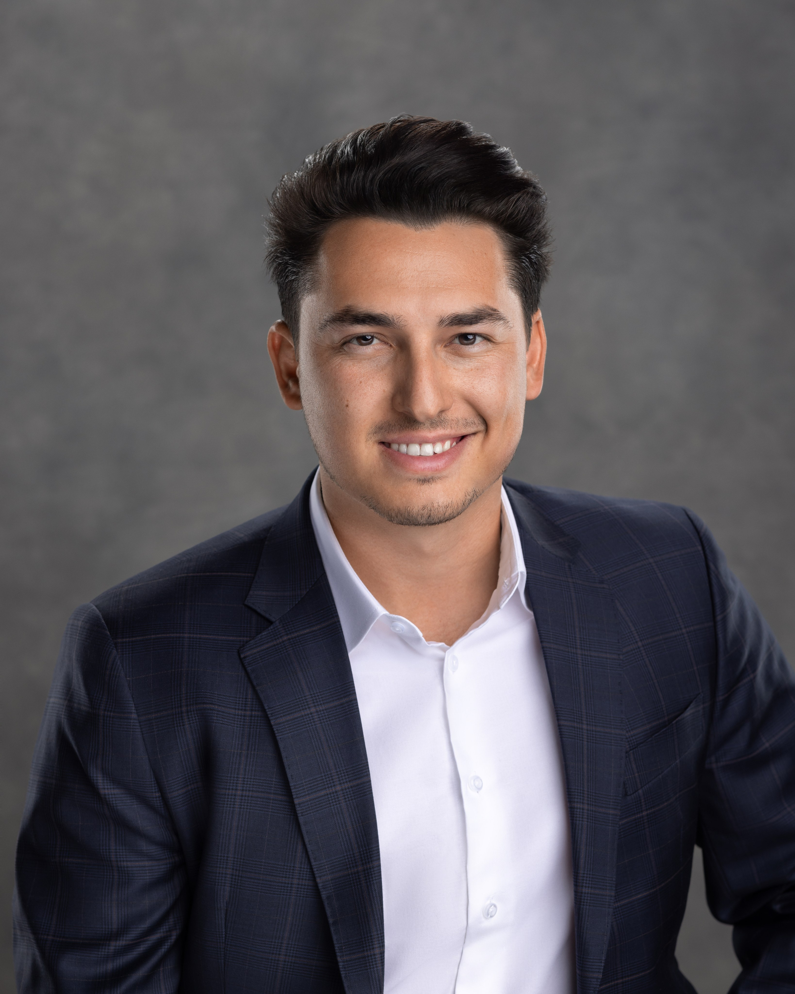 Business and acting headshots. Retouching, photo editing, portfolio retoucher