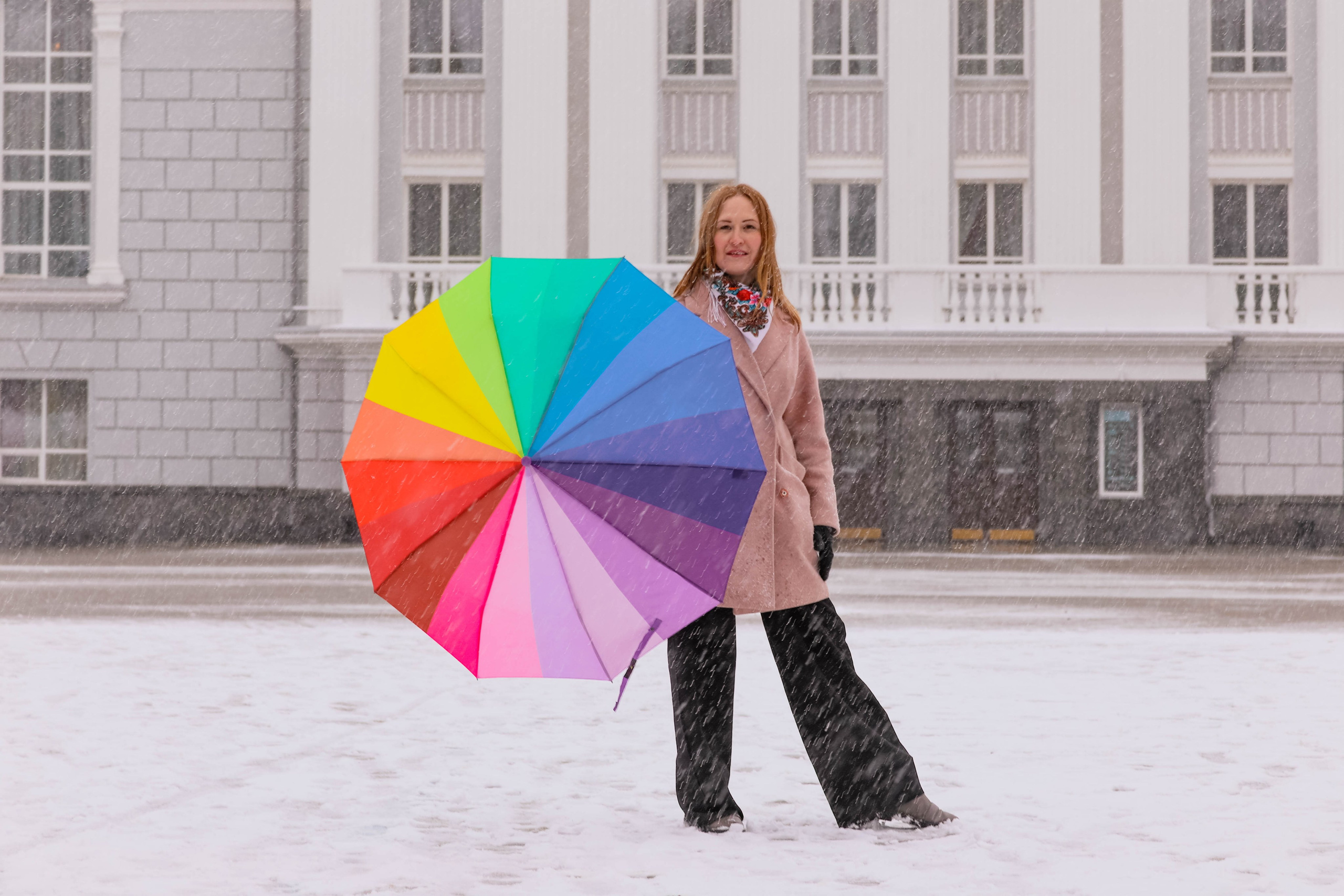 Маша с зонтиком. Фотограф Пермь. Фотосессия в фотостудии Перми и на свежем воздухе