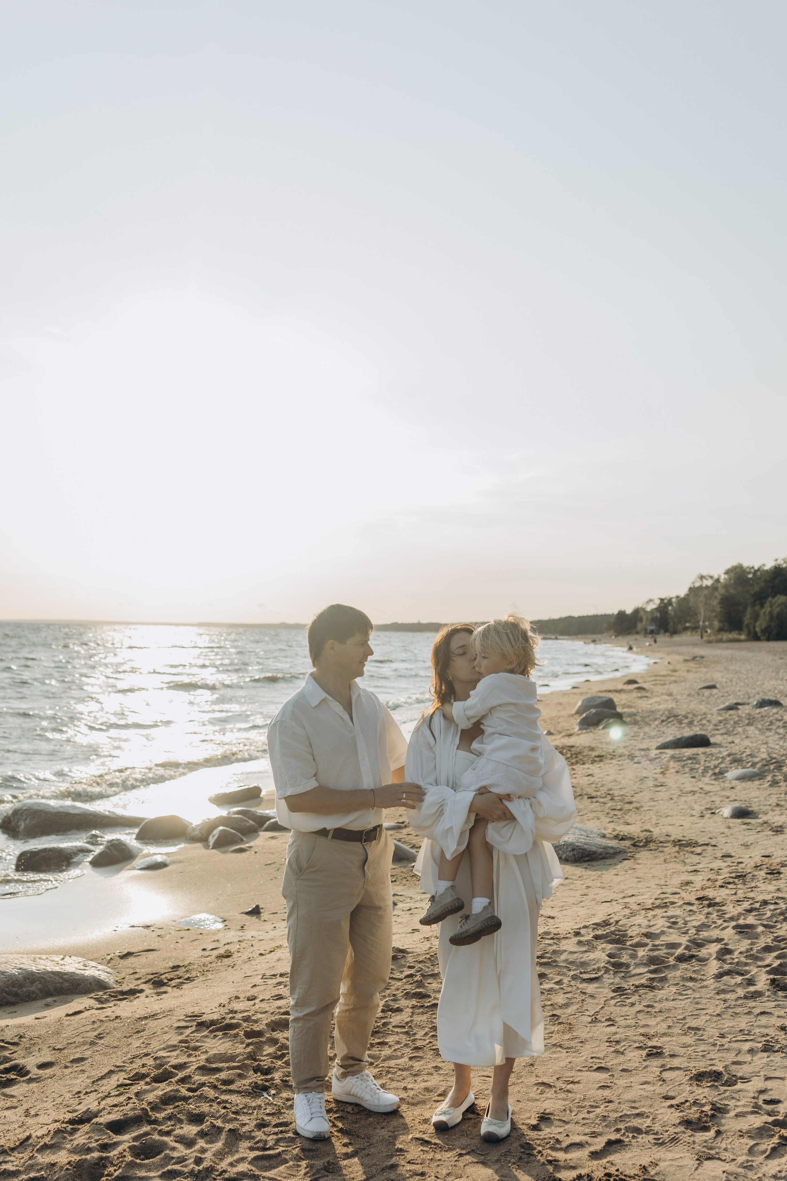 Эмилия, Дмитрий и Демид на Финском заливе. Семейный фотограф в Москве Виктория Ястребинская