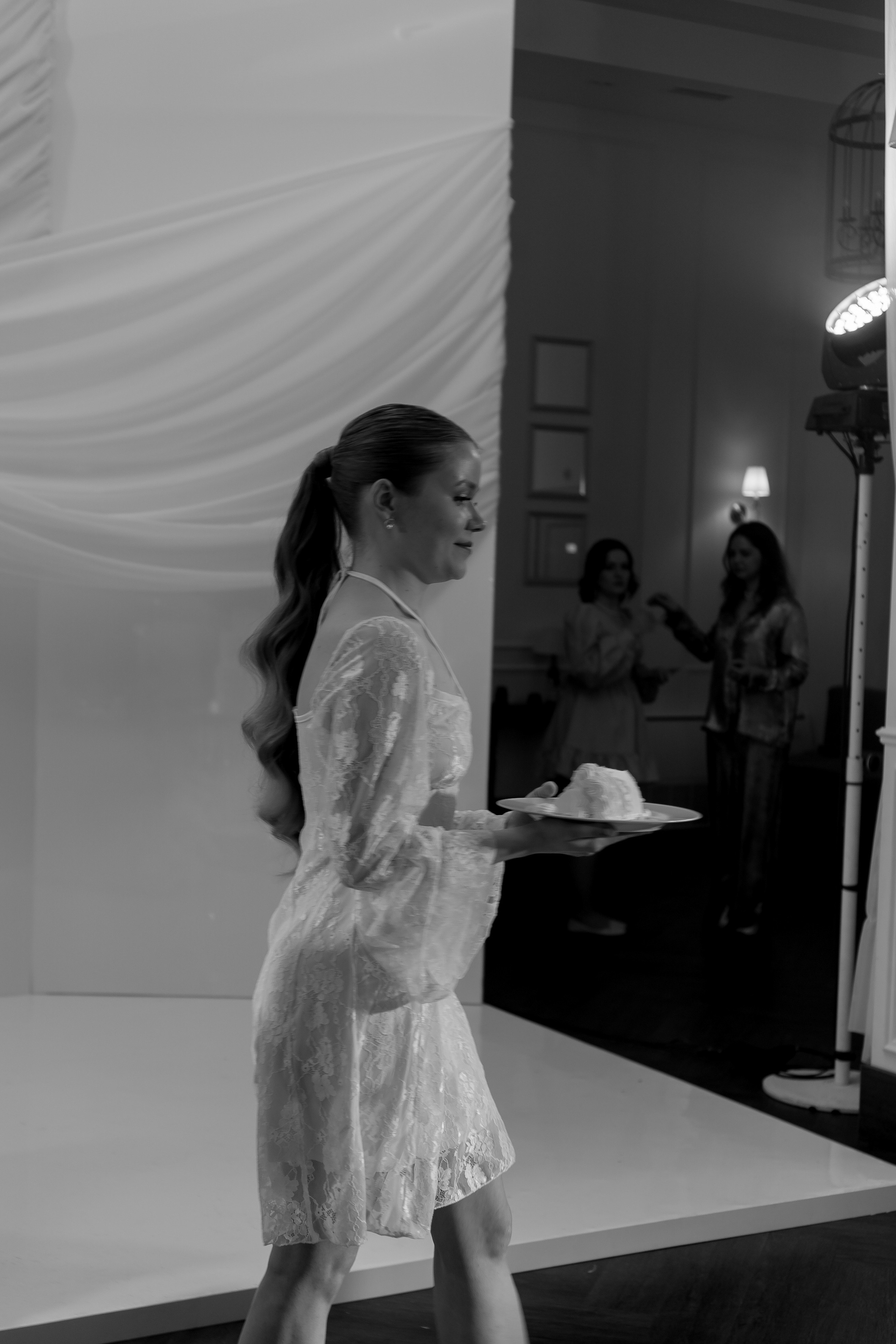 СВАДЕБНАЯ СЬЕМКА СБОРОВ В ОТЕЛЕ И ВЫЕЗД НА ЦЕРЕМОНИЮ (СНЯТО В СИБИРЕ В НИЖНЕВАРТОВСКЕ). Профессиональный фотограф, Санкт-Петербург — Виктория Богомолова