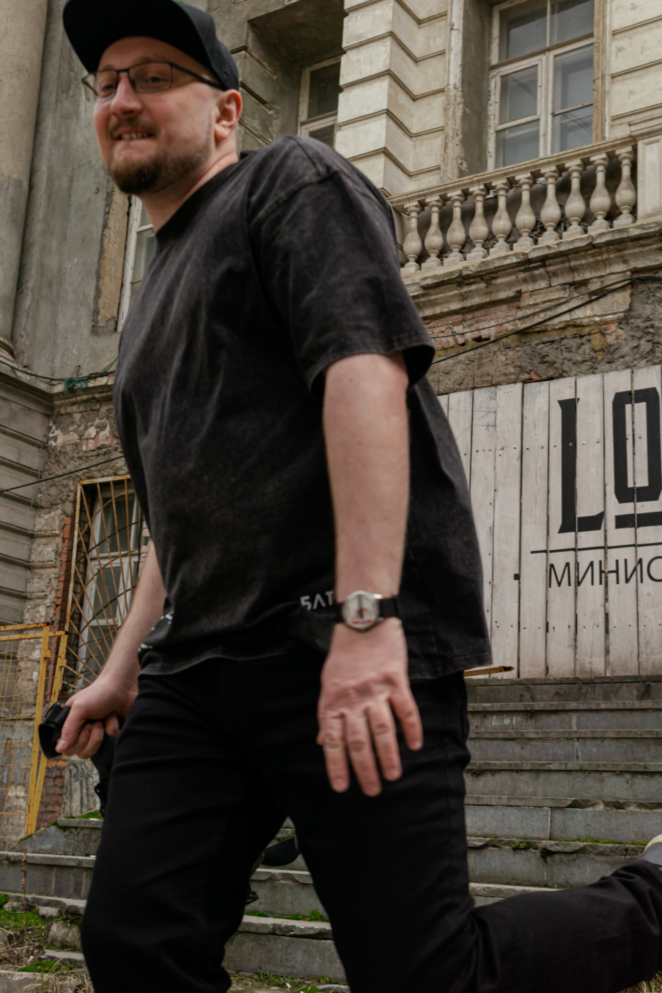 Съемка мерча БЛТ* Semiotica в городе. Фотограф-анималист Ксения Воробьева, Москва