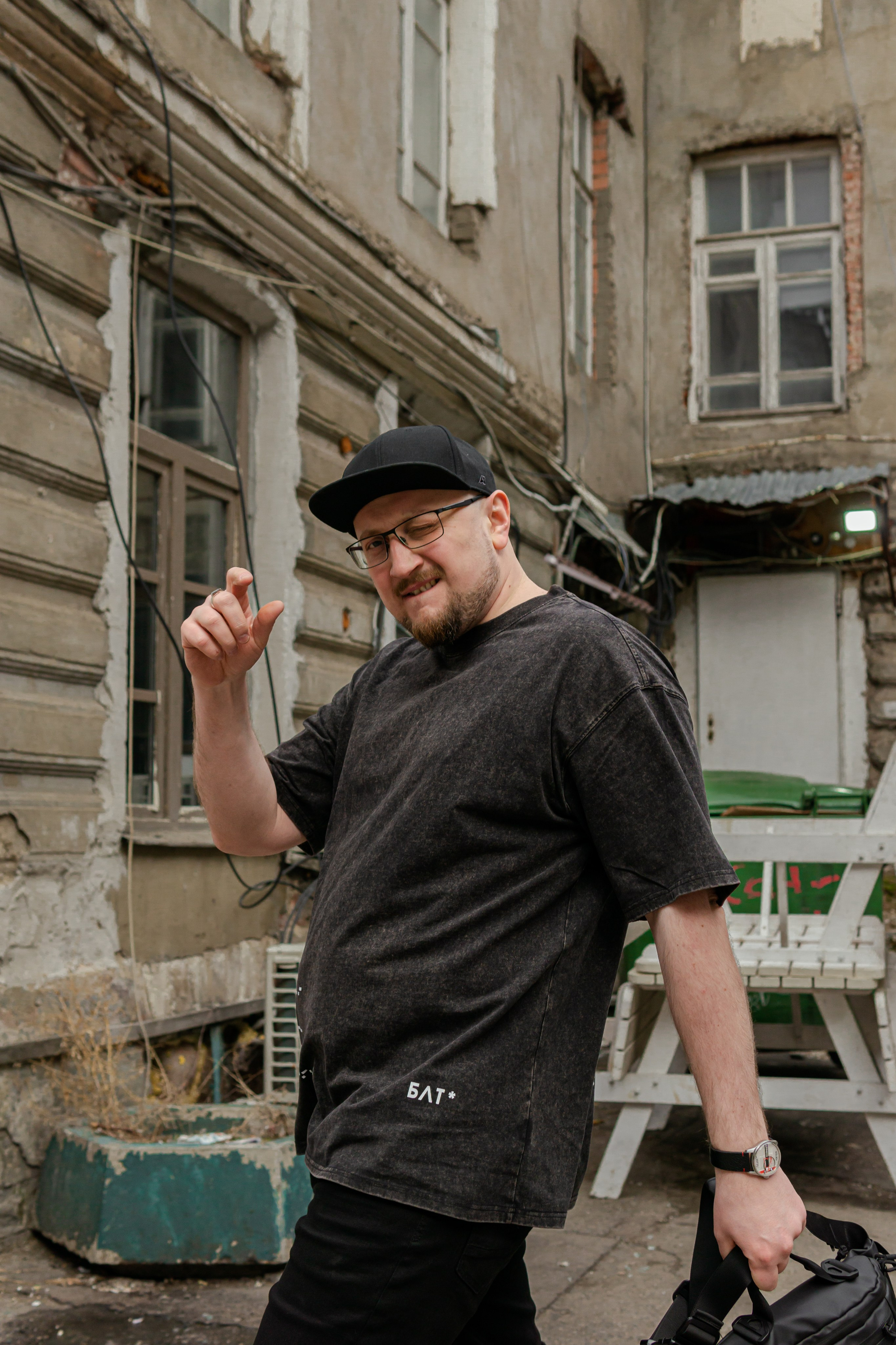 Съемка мерча БЛТ* Semiotica в городе. Фотограф-анималист Ксения Воробьева, Москва