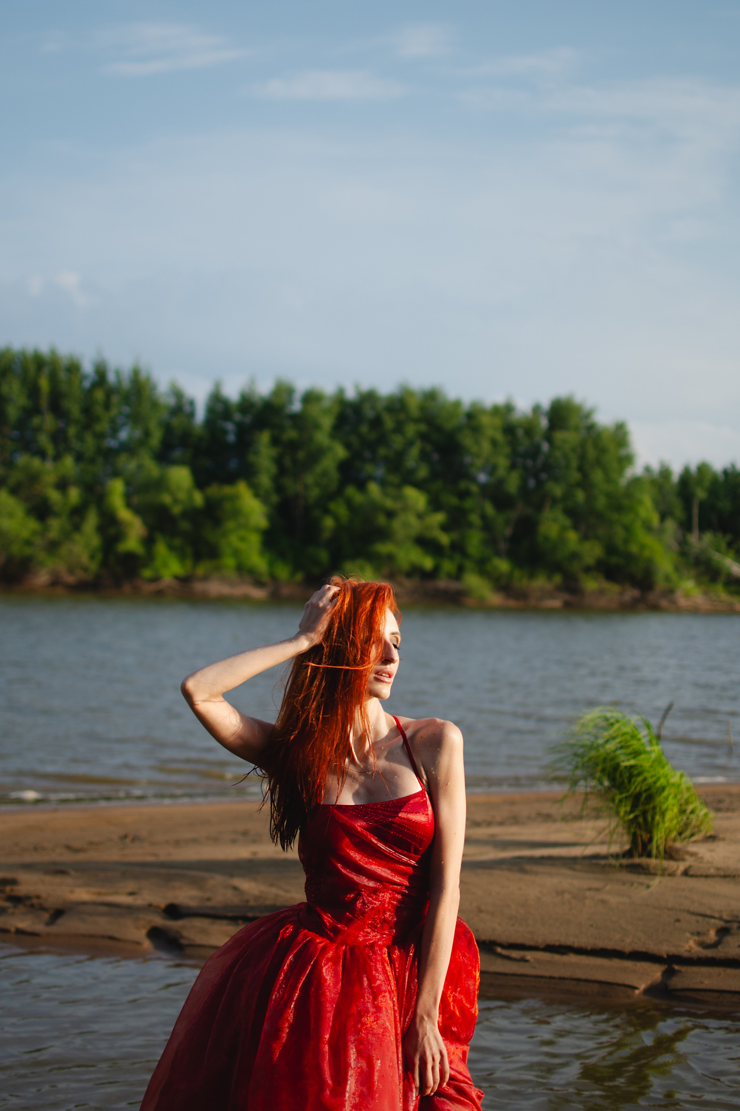 Фотосессия на берегу реки. Модель Анна. Фотограф в Хабаровске