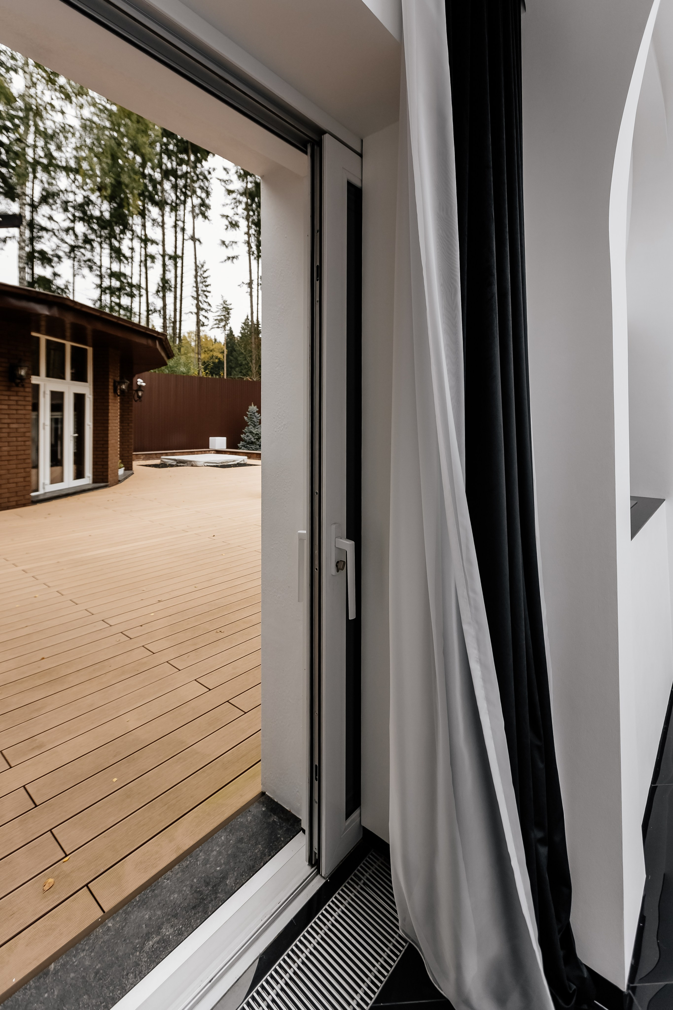 Частный дом остекление Frameless. Профессиональный фотограф Инесса Новикова в Москве
