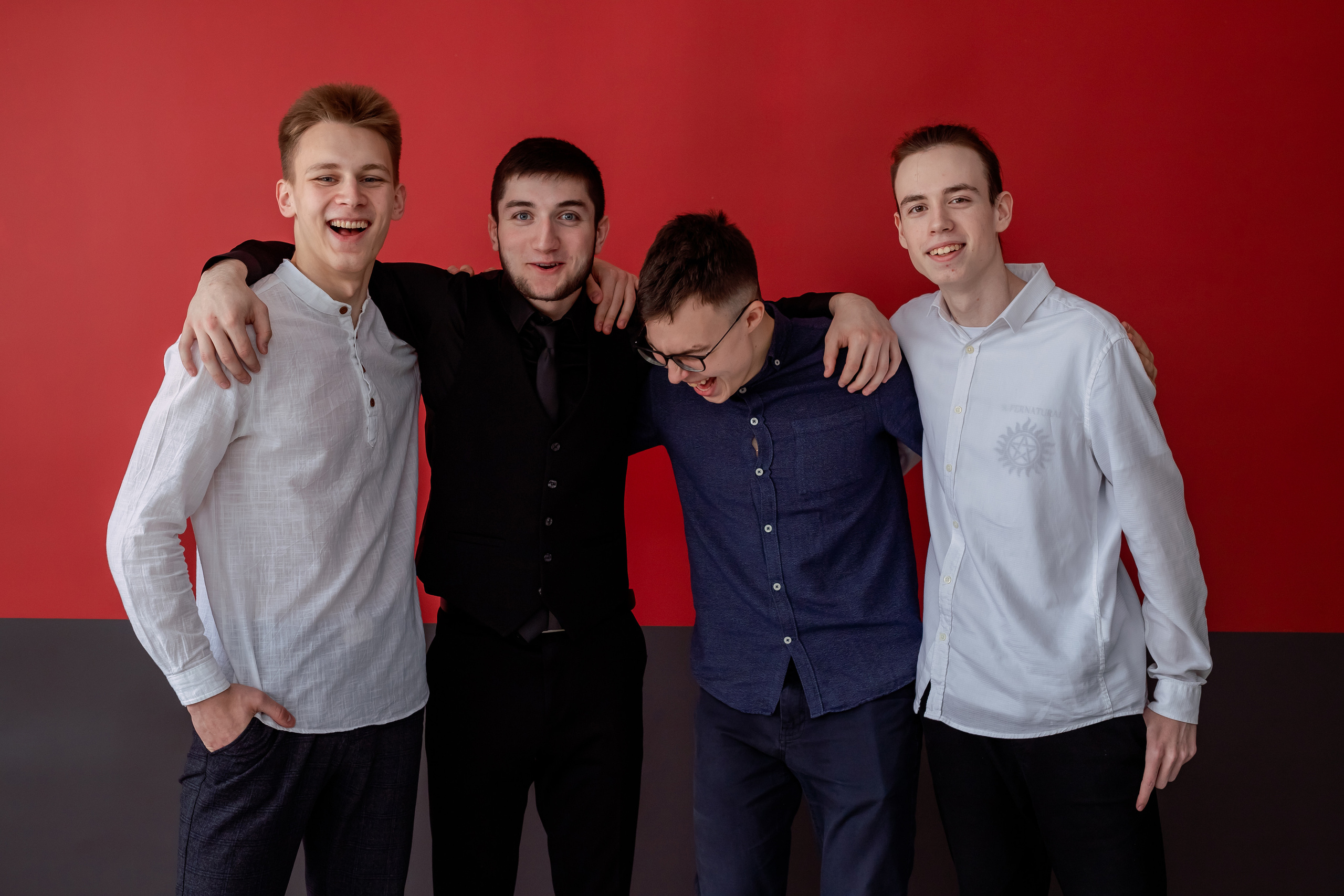 Фотокомпания «Алые паруса» выпускные альбомы Москва и МО