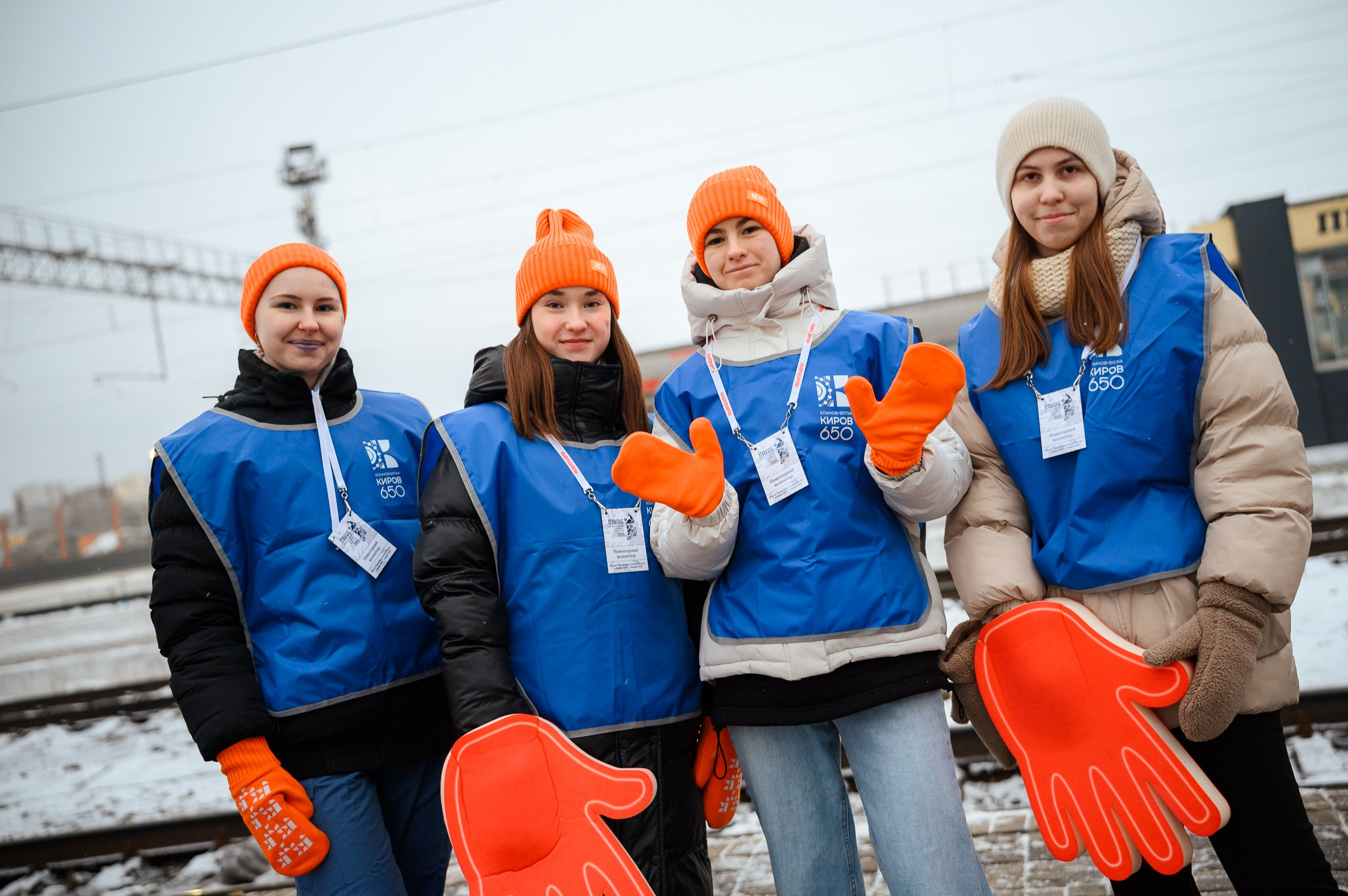 Новогодние волонтеры | Открытие Новогодней столицы Кирова 2025. Репортажный фотограф в Кирове Александр Лутошкин
