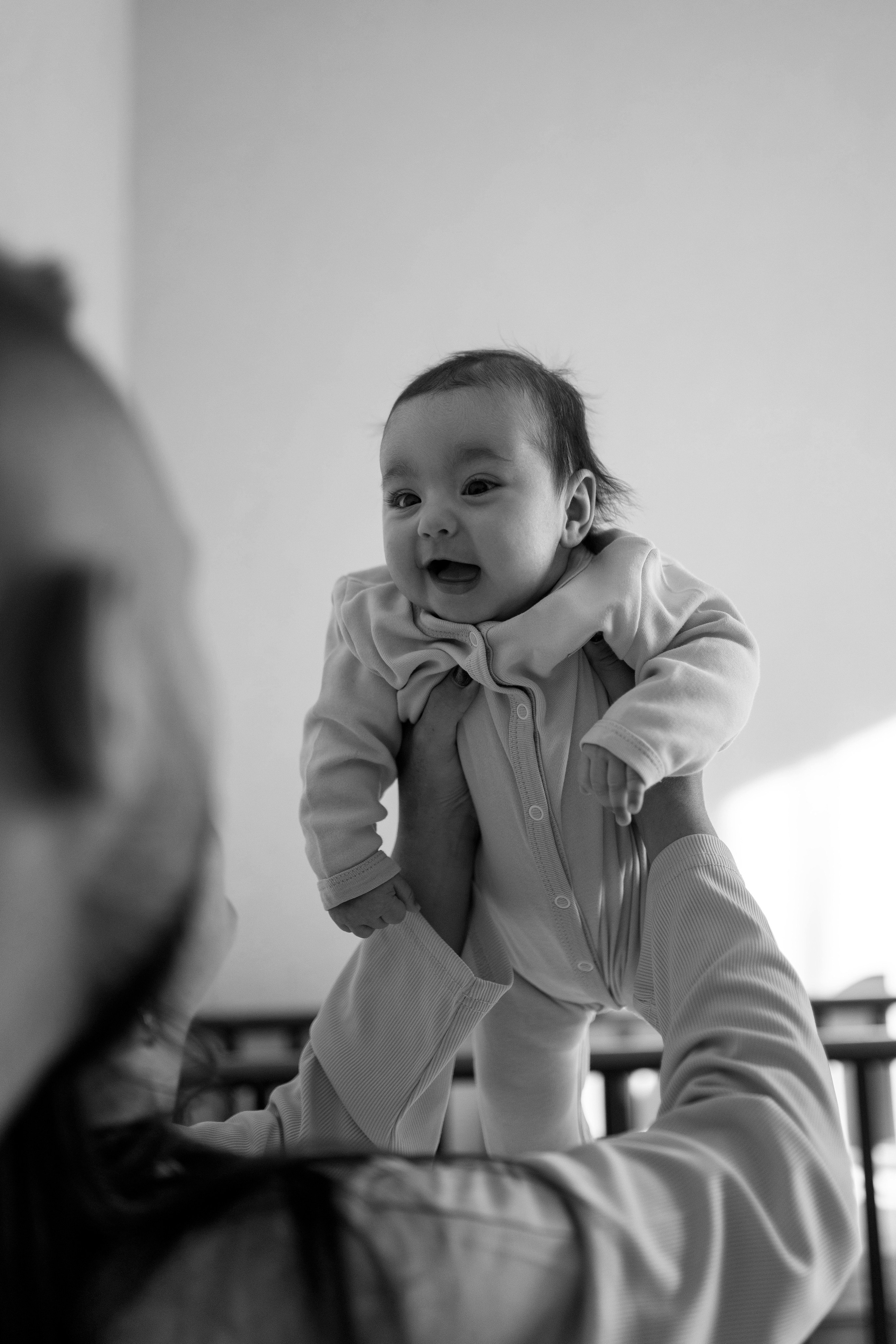 | ПЕРВЫЕ МГНОВЕНИЯ |