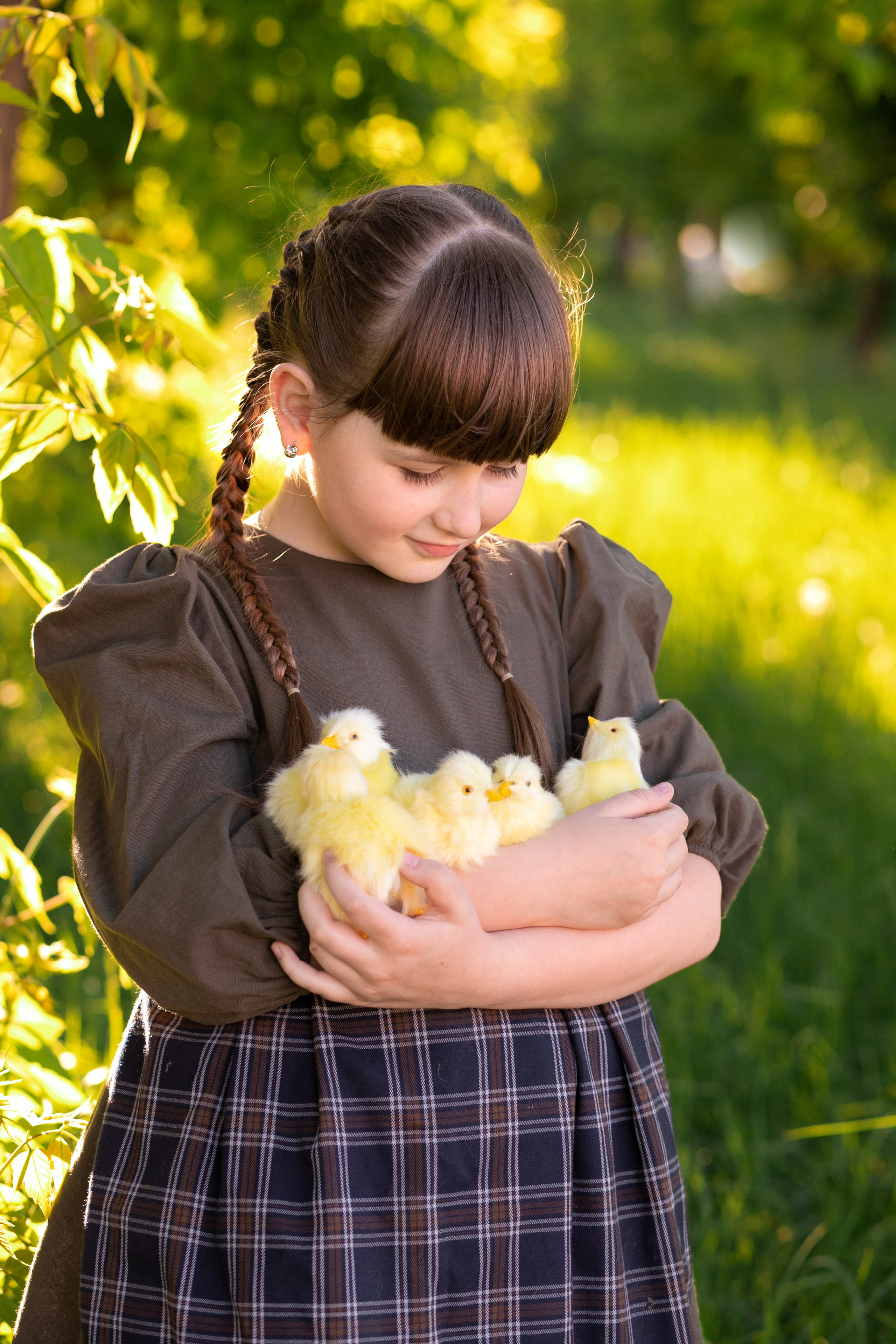 Девочка и цыплята. Фотограф Кравченко Юлия. Энгельс