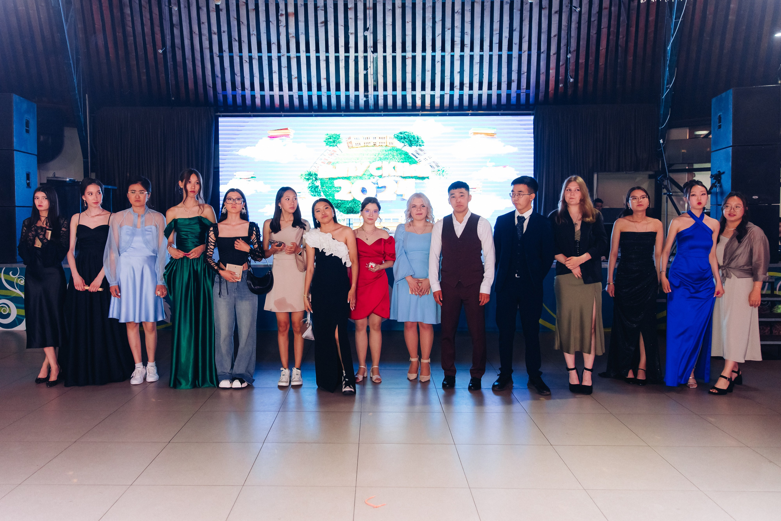 Выпускной вечер. 49 школа. Баран на корове. Свадебный и семейный фотограф в Улан-Удэ