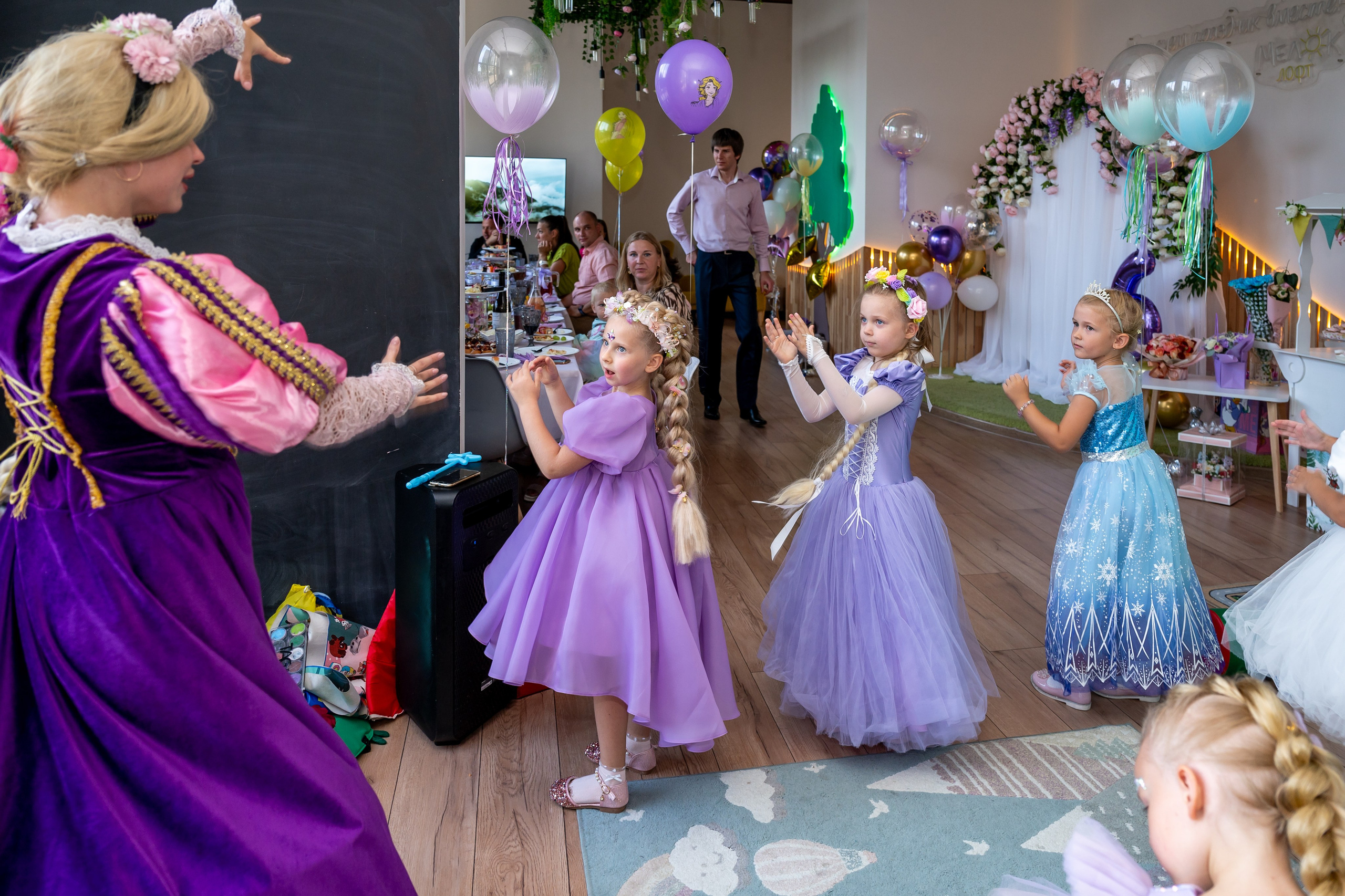 ДР в лофте с фокусником