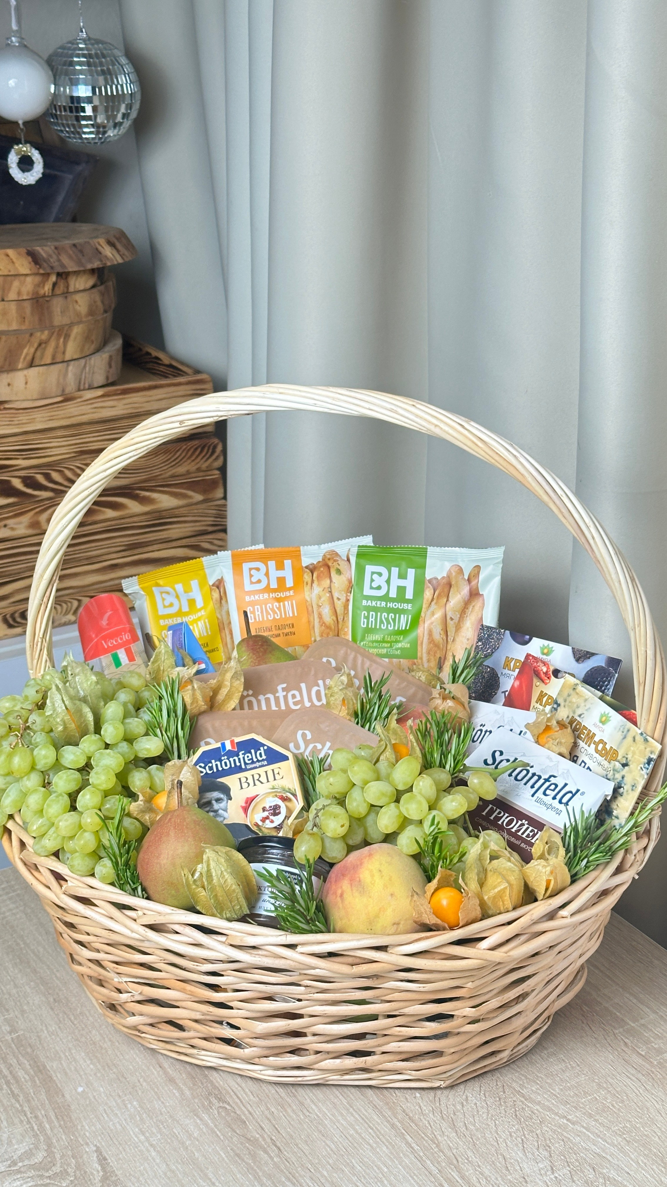 Корзины. Выездной кейтеринг, съедобные букеты, торты и сладости на заказ