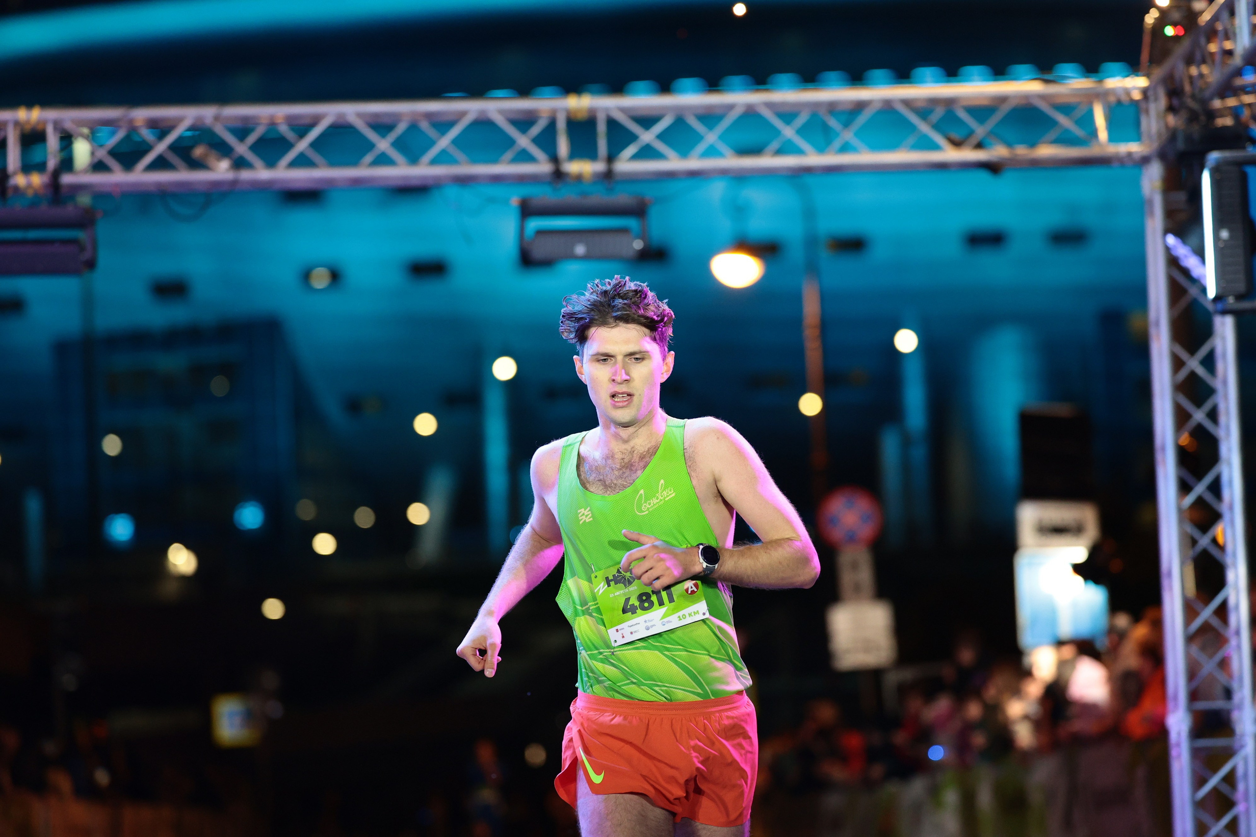ПушкинРан ночной забег 2025. Спортивный фотограф в Санкт-Петербурге Илья Vacool