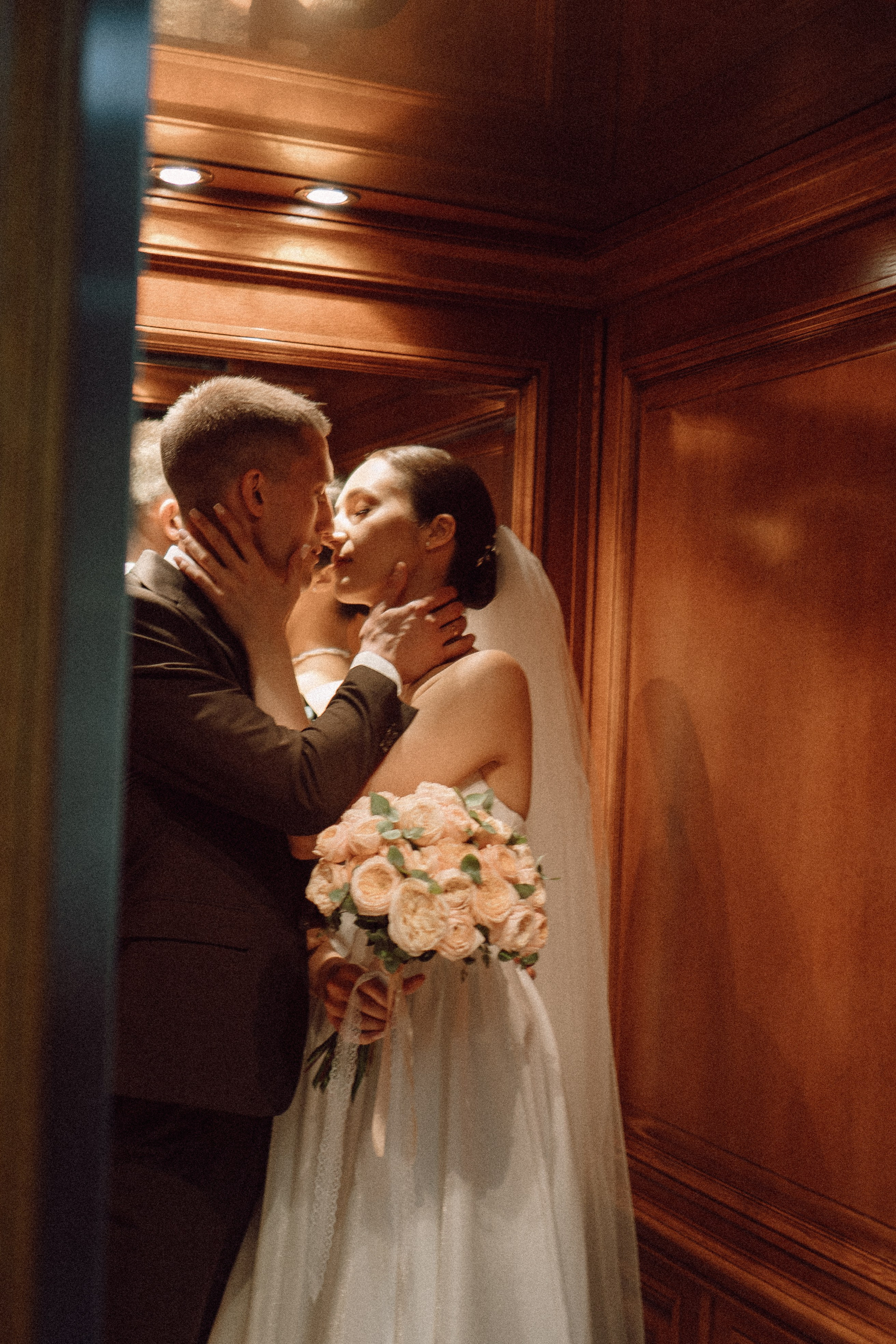 СВАДЕБНАЯ ПРОГУЛКА В САНТК-ПЕТЕРБУРГЕ (ИСАКИЕВСКИЙ СОБОР, ЗИМНЯЯ КАНАВКА, ЭРМИТАЖ И БОЛЬШАЯ МОРСКАЯ УЛИЦА). Профессиональный фотограф, Санкт-Петербург — Виктория Богомолова