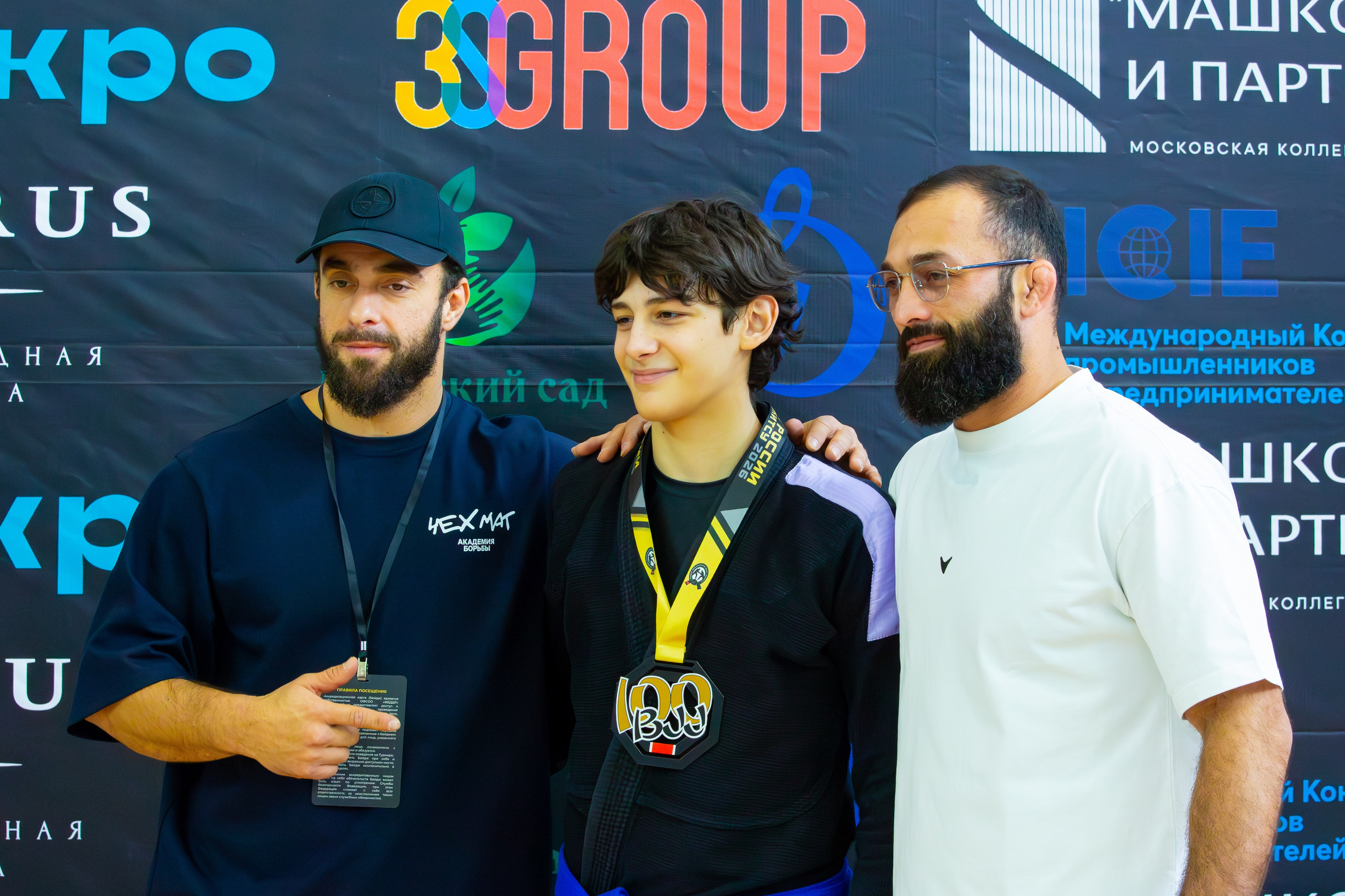 «Спорт через объектив: история в каждом снимке!»