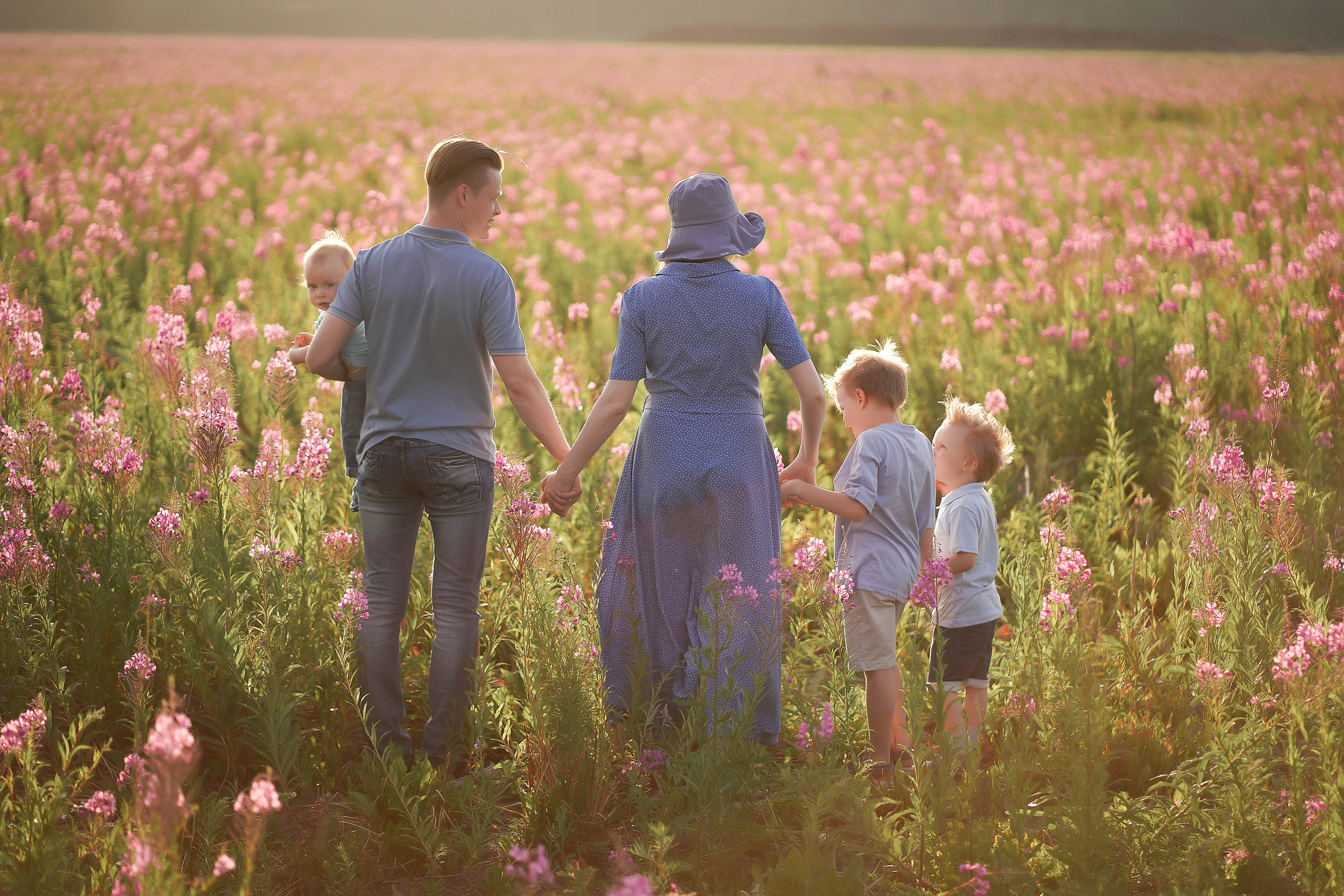 В поле Иван-чая. Фотограф Татьяна Митрофанова