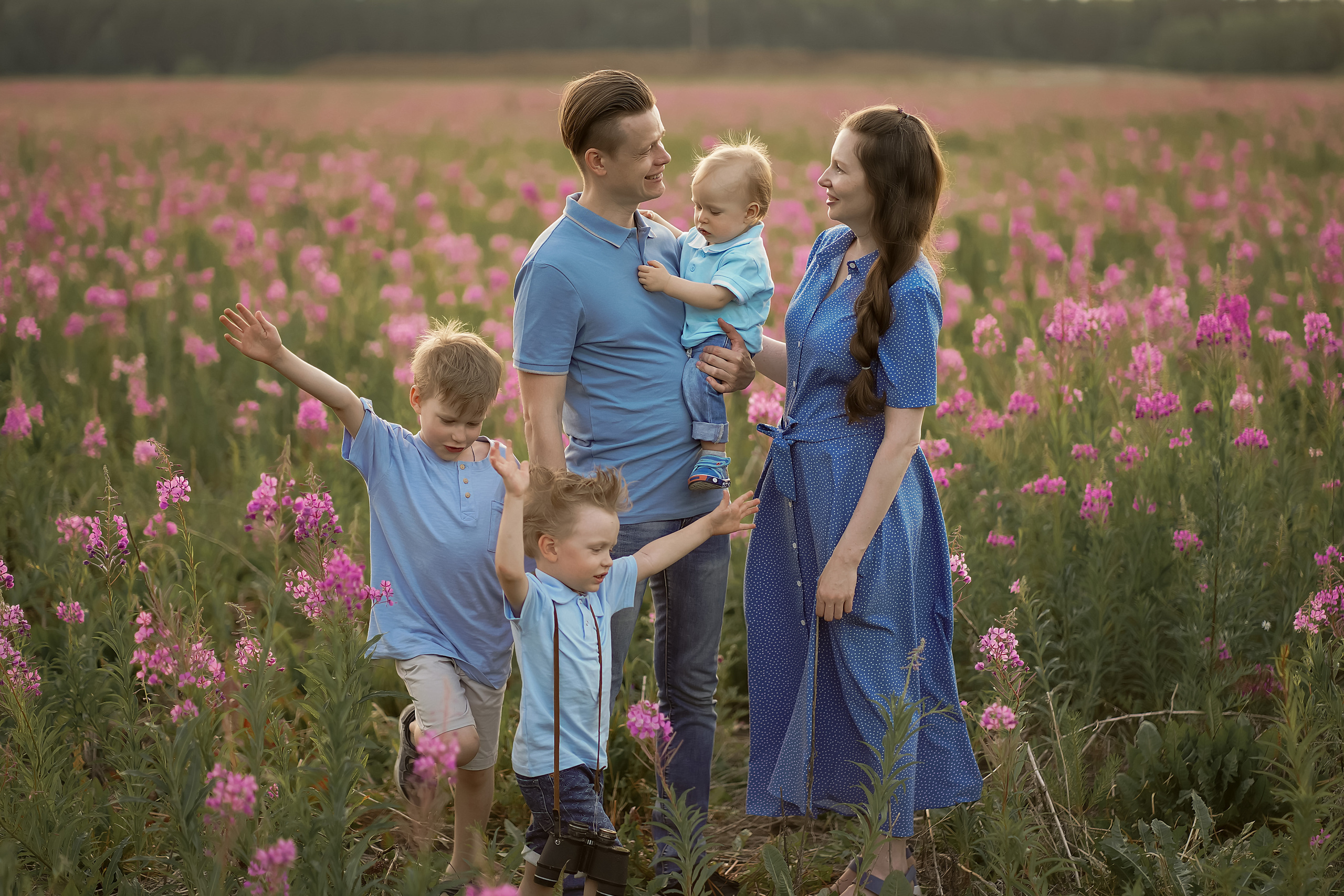 В поле Иван-чая. Фотограф Татьяна Митрофанова