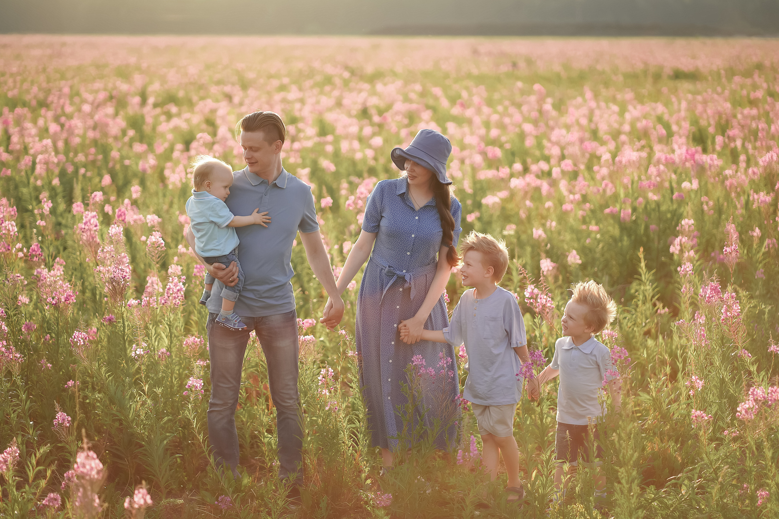 В поле Иван-чая. Фотограф Татьяна Митрофанова