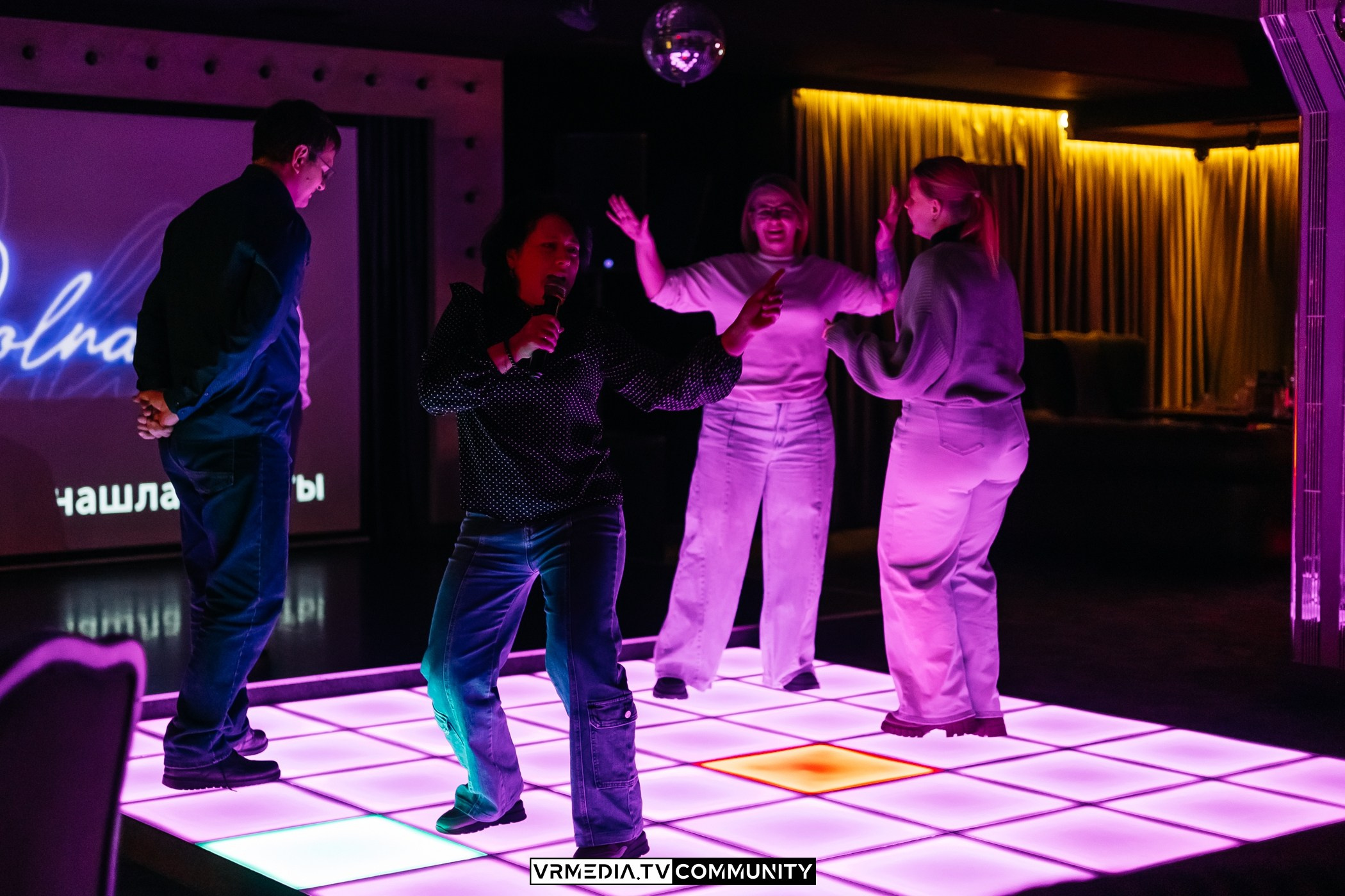 Вечер в караоке-баре «Volna»