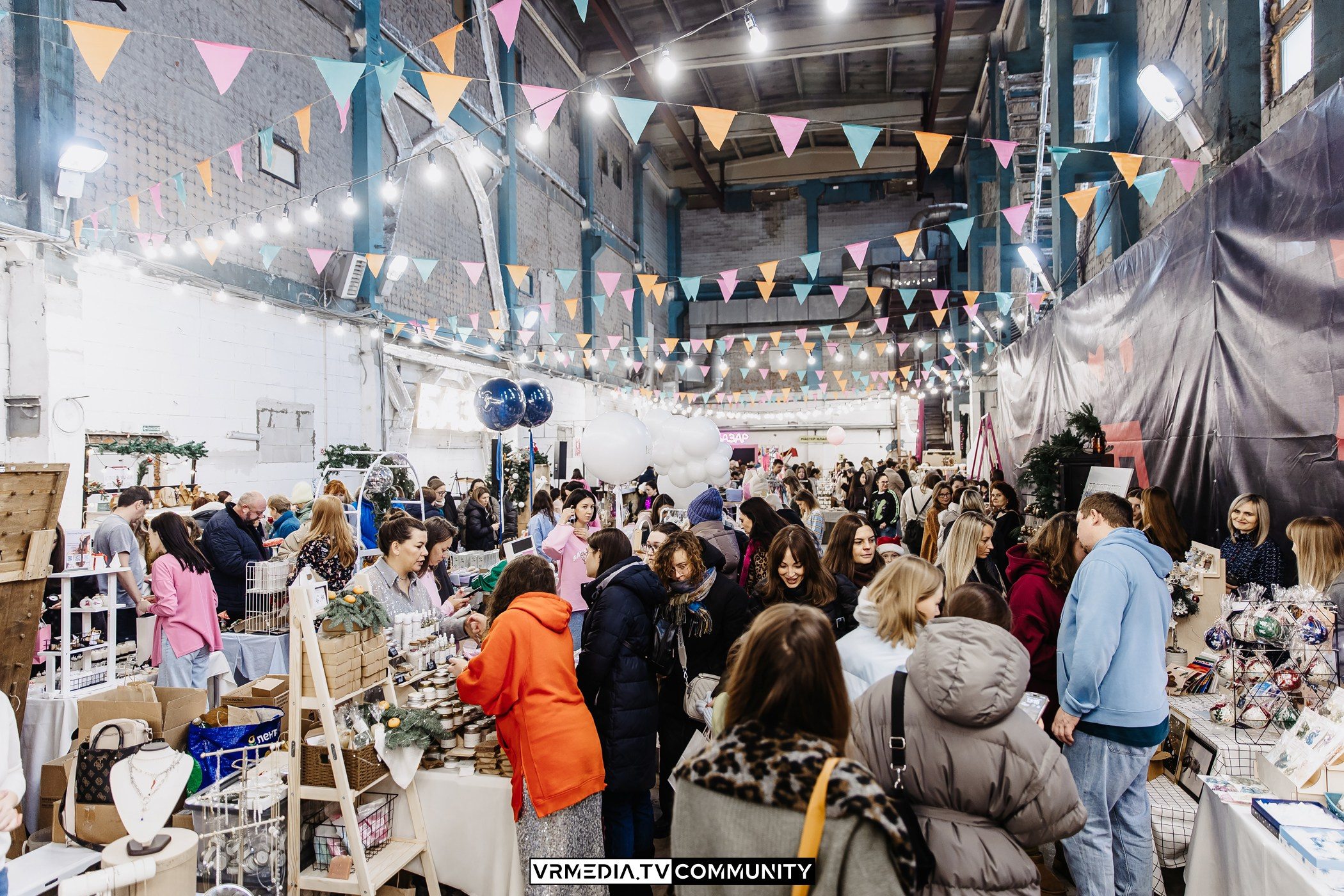 Традиционный рождественский базар и Garage Sale