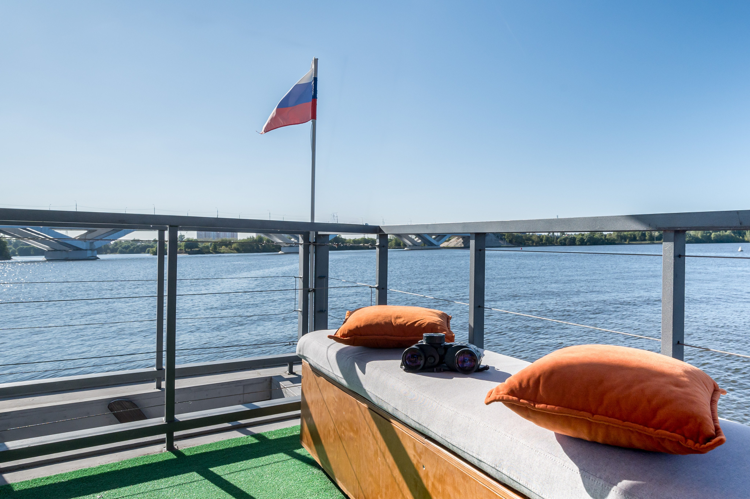 Хаусботы для вечеринок и бизнес-встреч. Интерьерный Фотограф Москва Криста FLY Труфанова