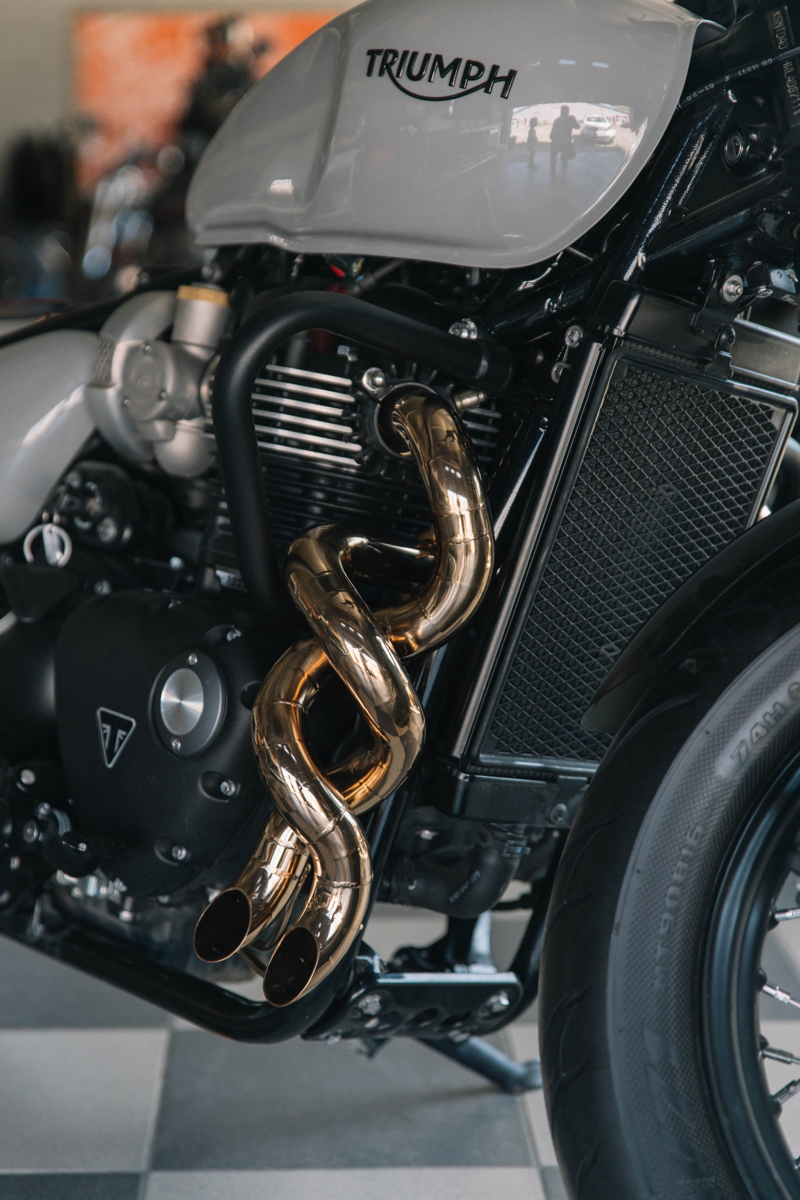 Triumph Bonnevilie Bobber. ......